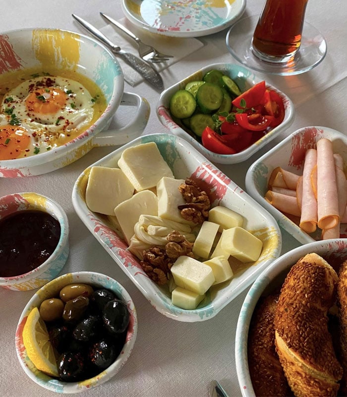 Kampta kullanılan emaye tabaklar