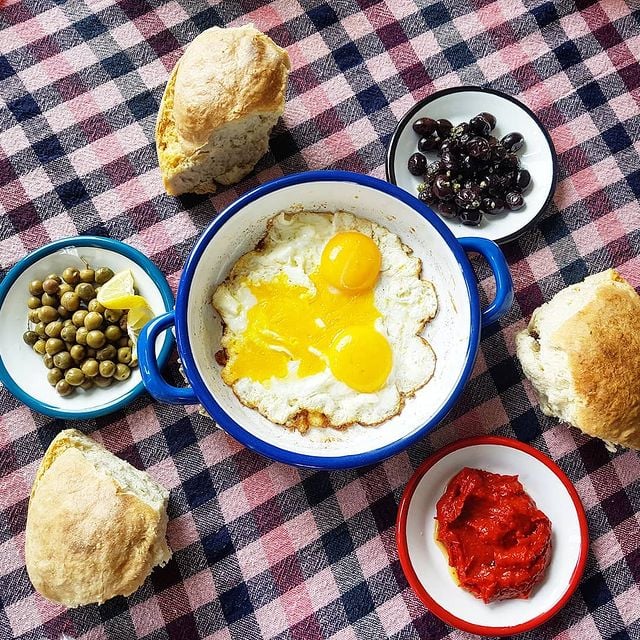 Emaye Sahan ve Kahvalti Sofrası – Emaye Sahan Kullanım Alanları Nerelerdir