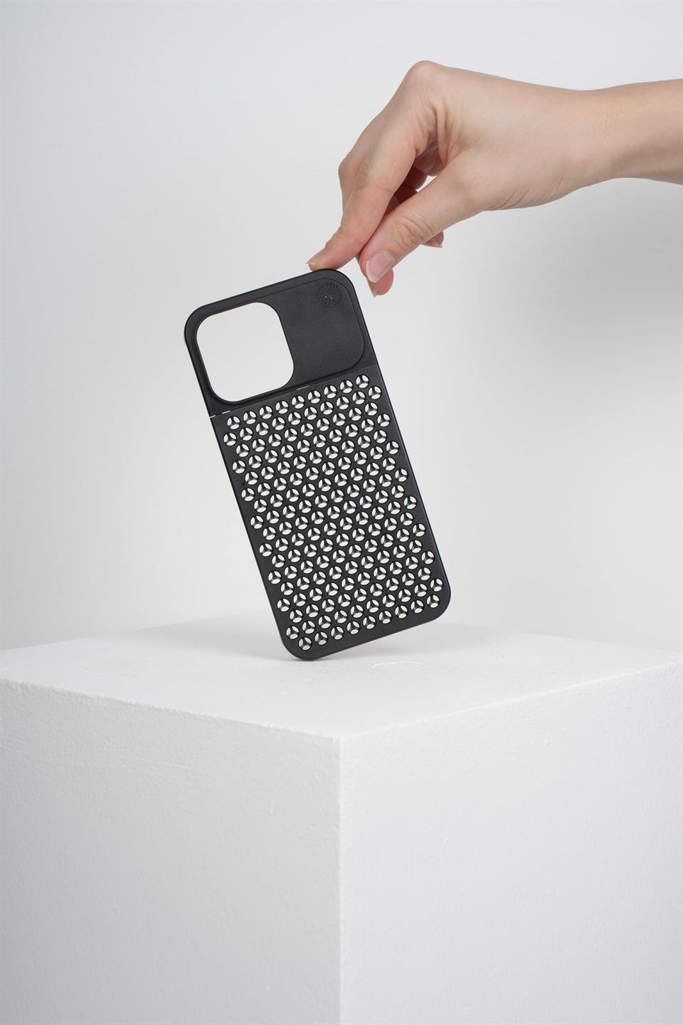 The Bulwark 14 Pro Max SİYAH Alüminyum Alaşımlı,Kokulu Metal Kızaklı Telefon Kılıfı