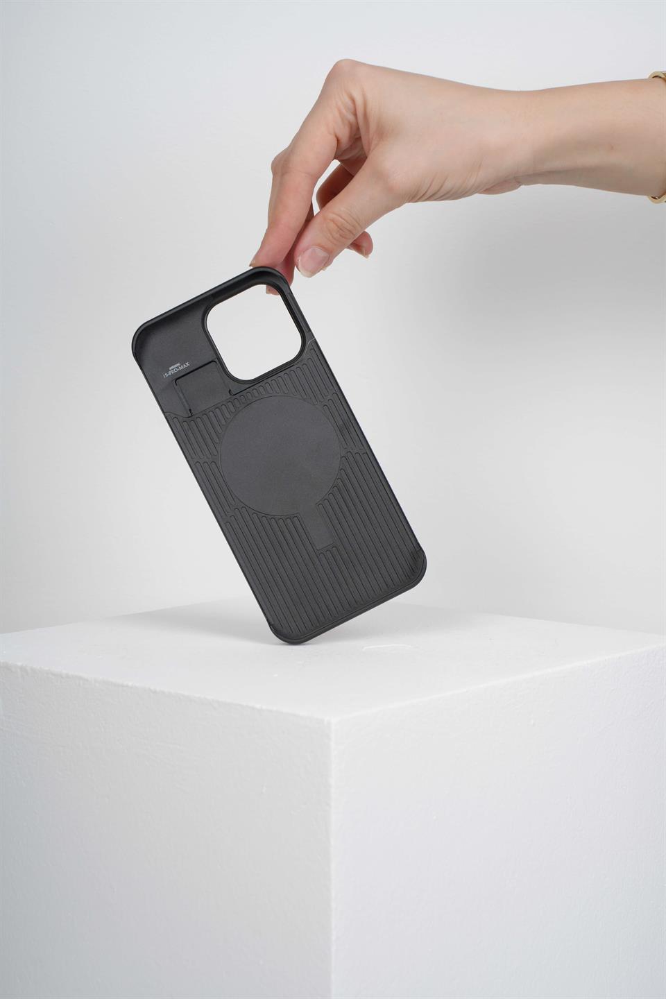 Therock 15 Pro Max Siyah Manyetik Özellikli Alüminyum Alaşımlı Hakiki Deri,Kokulu Metal Kızaklı Telefon Kılıfı