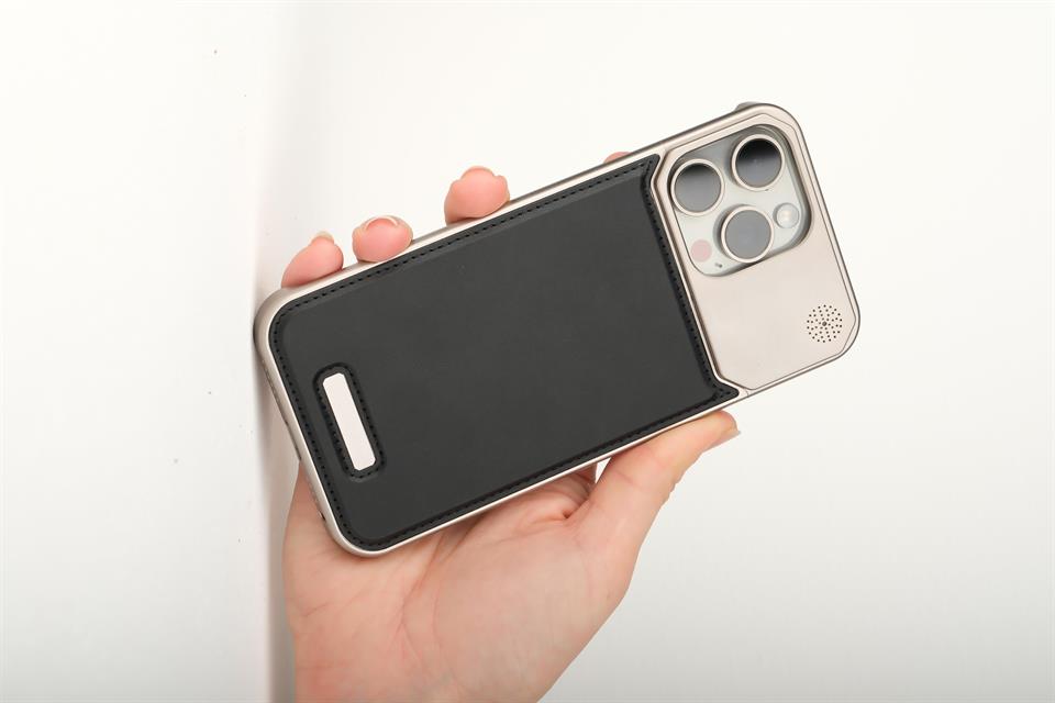 Therock 15 Pro Max Titanyum Gri Manyetik Özellikli Alüminyum Alaşımlı Hakiki Deri,Kokulu Metal Kızaklı Telefon Kılıfı