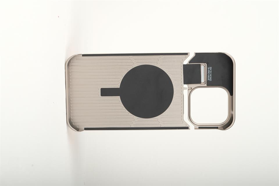 Therock 16 Pro Max Titanyum Gri Manyetik Özellikli Alüminyum Alaşımlı Hakiki Deri,Kokulu Metal Kızaklı Telefon Kılıfı