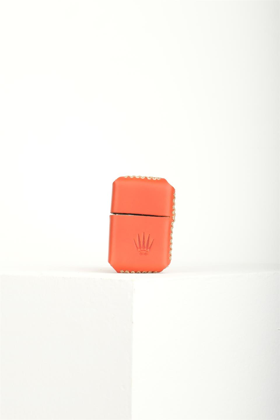 HAKİKİ DERİ TURUNCU KILIFLI BENZİNLİ ÇAKMAK     