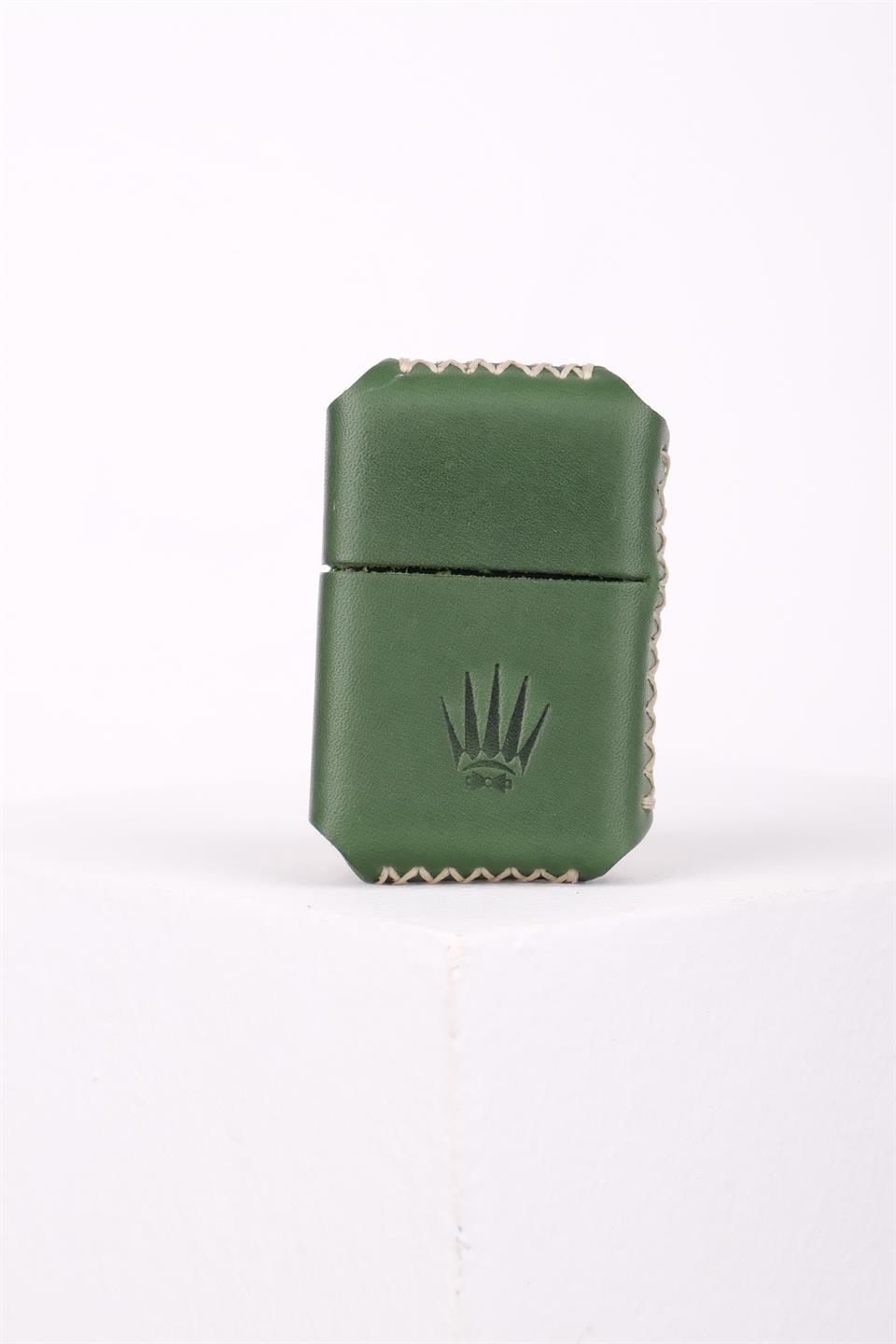 HAKİKİ DERİ YEŞİL KILIFLI BENZİNLİ ÇAKMAK     