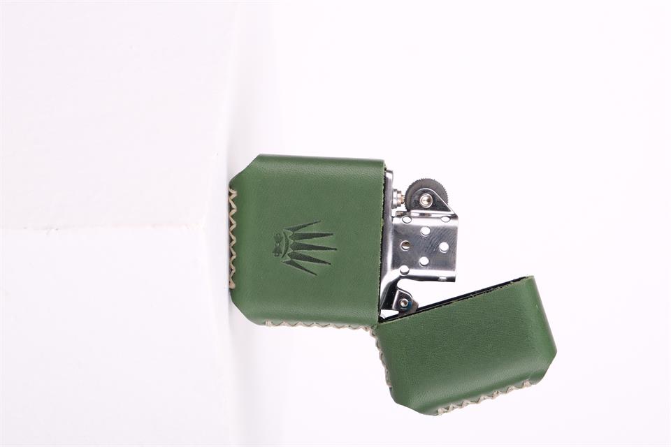 HAKİKİ DERİ YEŞİL KILIFLI BENZİNLİ ÇAKMAK     