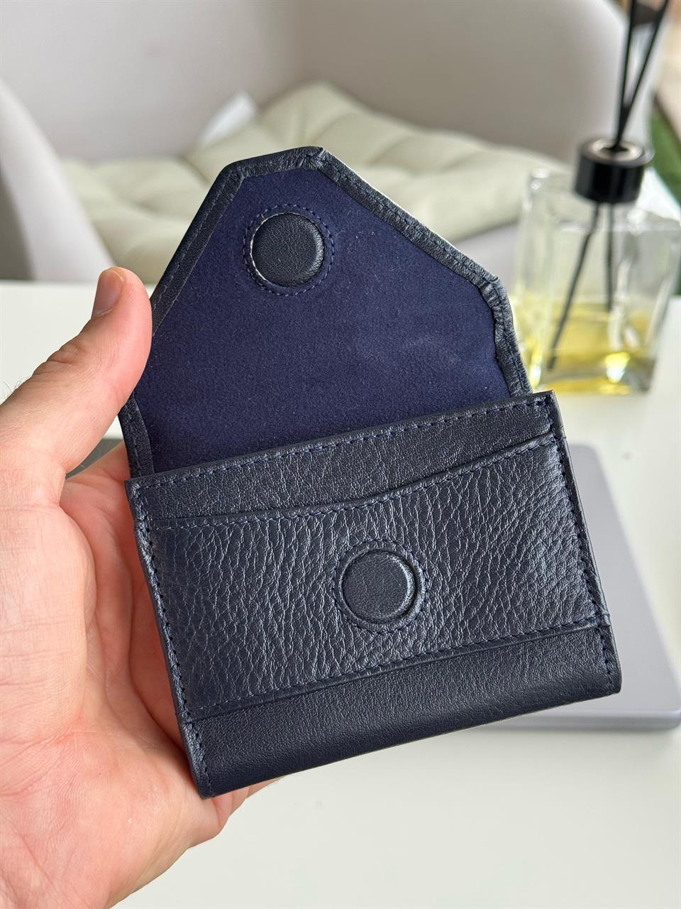 AKORDE LACİVERT HAKİKİ DERİ KARTLIK 