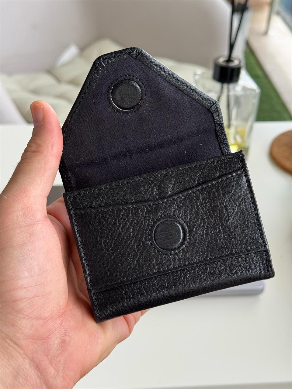 AKORDE SİYAH HAKİKİ DERİ KARTLIK 