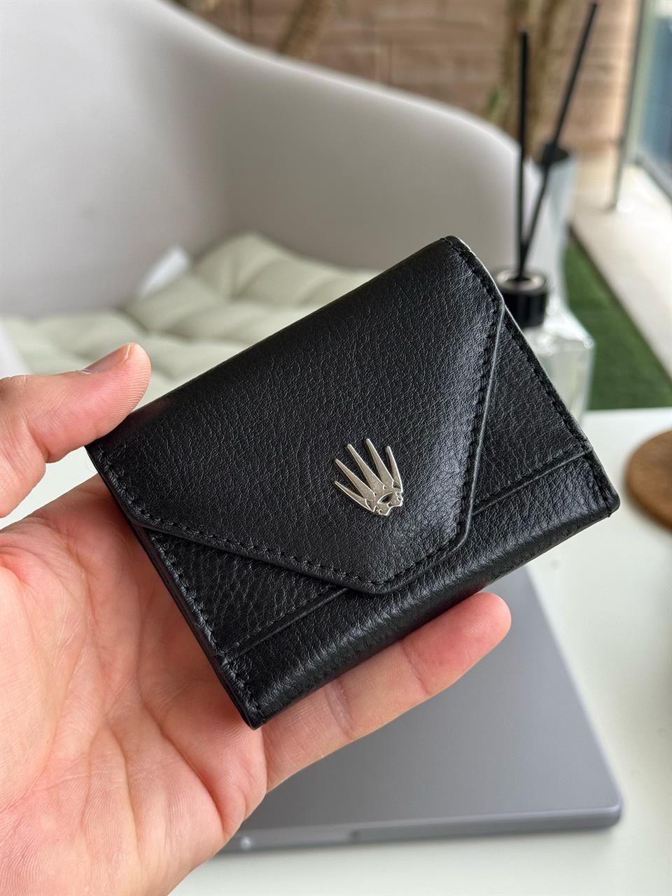 AKORDE SİYAH HAKİKİ DERİ KARTLIK 