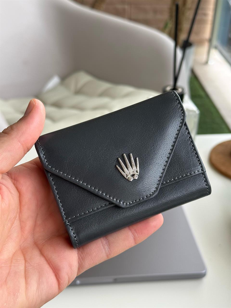 AKORDE GRİ HAKİKİ DERİ KARTLIK 