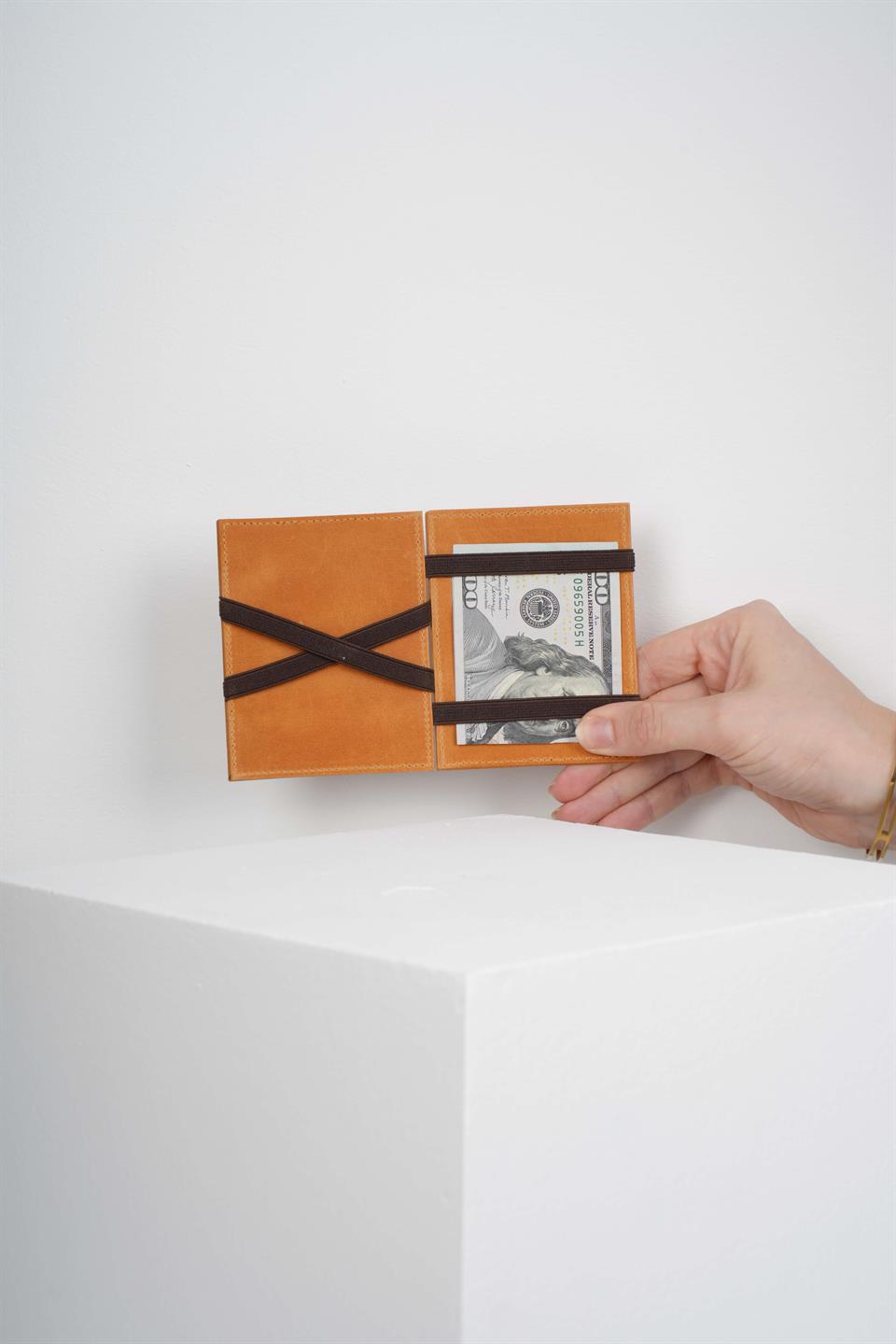 MAGIC CARD HOLDER CRAZY SARI