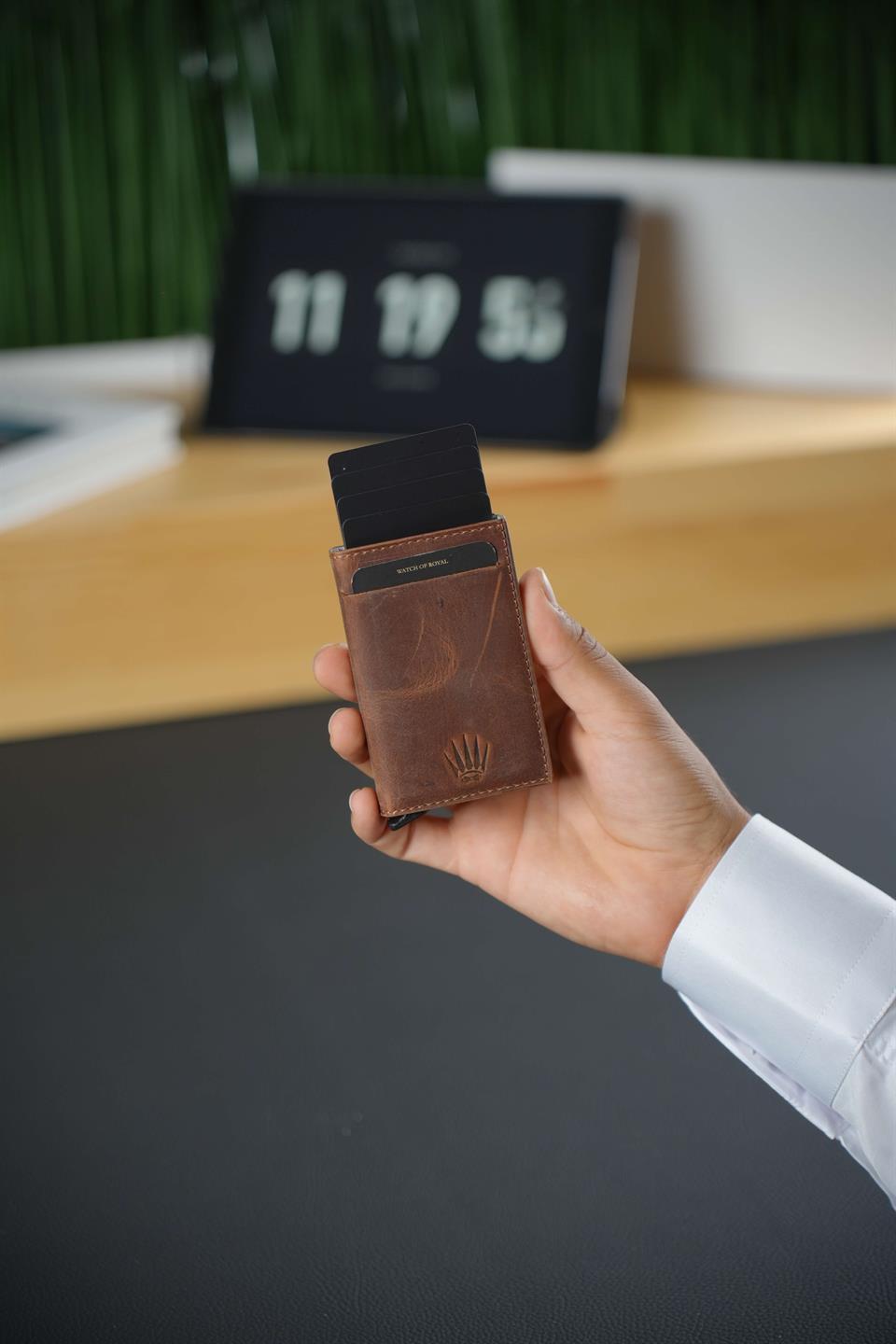 MaxShield Efekt Taba Hakiki Deri RFID Kartlık - 12 Kart Kapasiteli Mekanizmalı