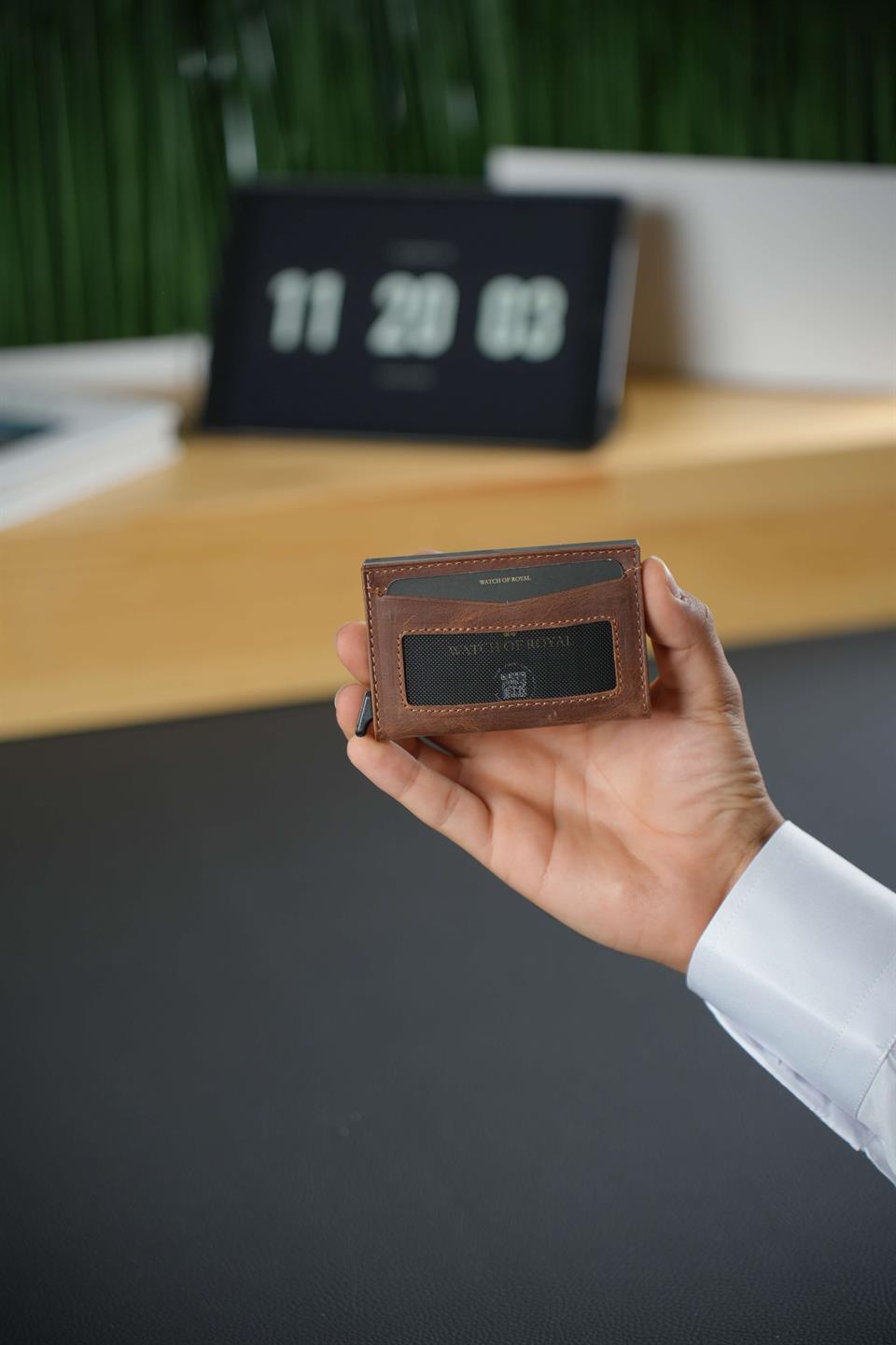 MaxShield Efekt Taba Hakiki Deri RFID Kartlık - 12 Kart Kapasiteli Mekanizmalı