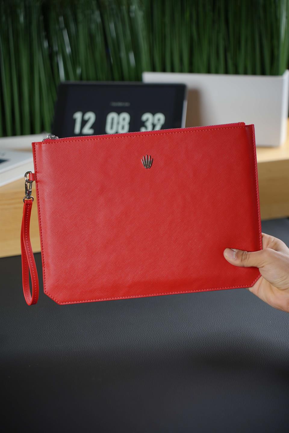 Özel Vegan Deri Kırmızı El Çantası Telefon ve Para Bölmeli El Tutma Askısı Minimalist Portföy Çanta Clutch