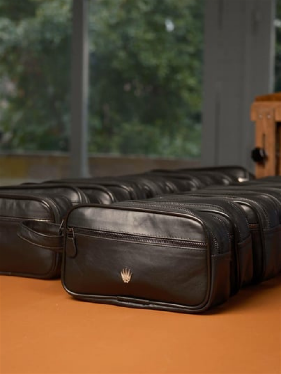 DOUBLE VEREV SİYAH HAKİKİ DERİ EL ÇANTASI