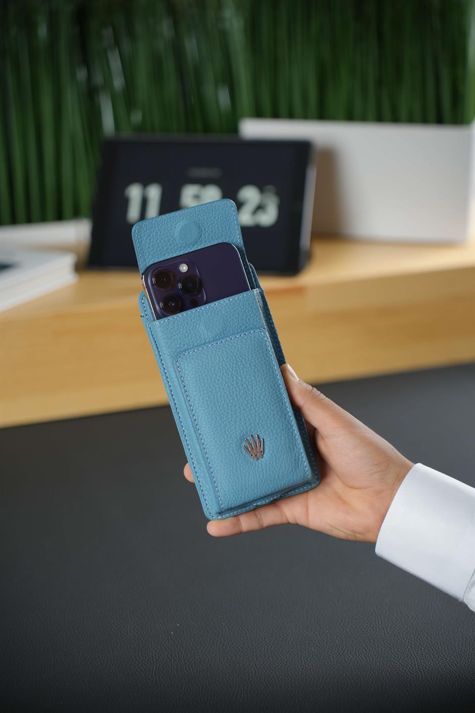 Hakiki Deri Turkuaz Askılı Çanta 4 Kart Bölmesi, Telefon ve Para Bölmesi, Fermuarlı, Çıtçıtlı Askılı Telefon Çantası Luısaw