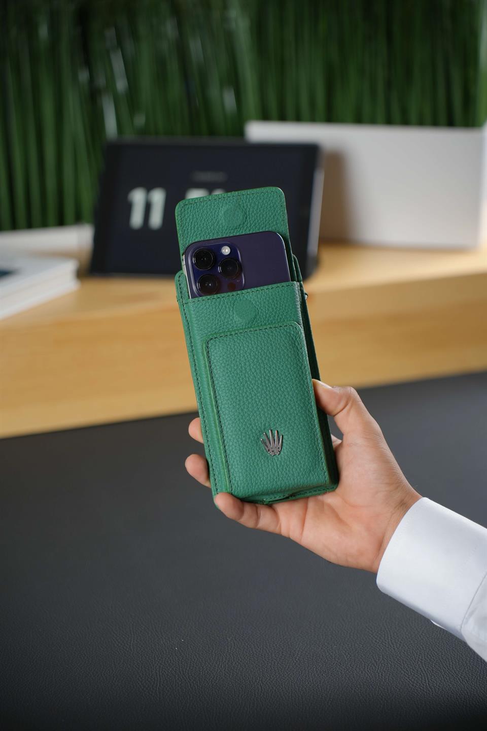 Hakiki Deri Yeşil Askılı Çanta 4 Kart Bölmesi, Telefon ve Para Bölmesi, Fermuarlı, Çıtçıtlı Askılı Telefon Çantası Luısaw