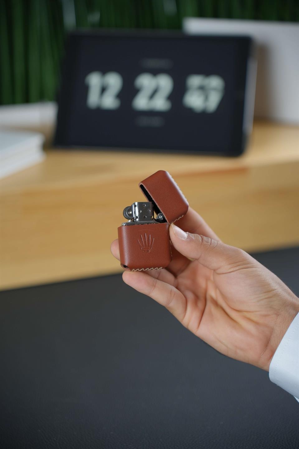 GASOLINE LIGHTER WITH GENUINE LEATHER TILE CASE