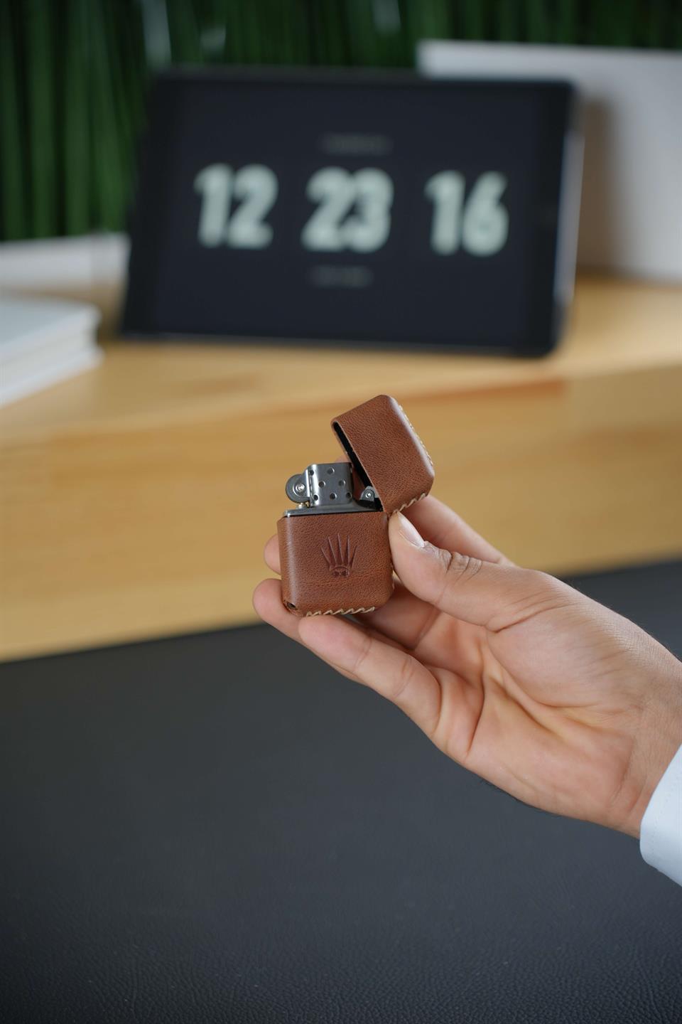 GENUINE LEATHER TIGUAN GASOLINE LIGHTER WITH TABAN CASE