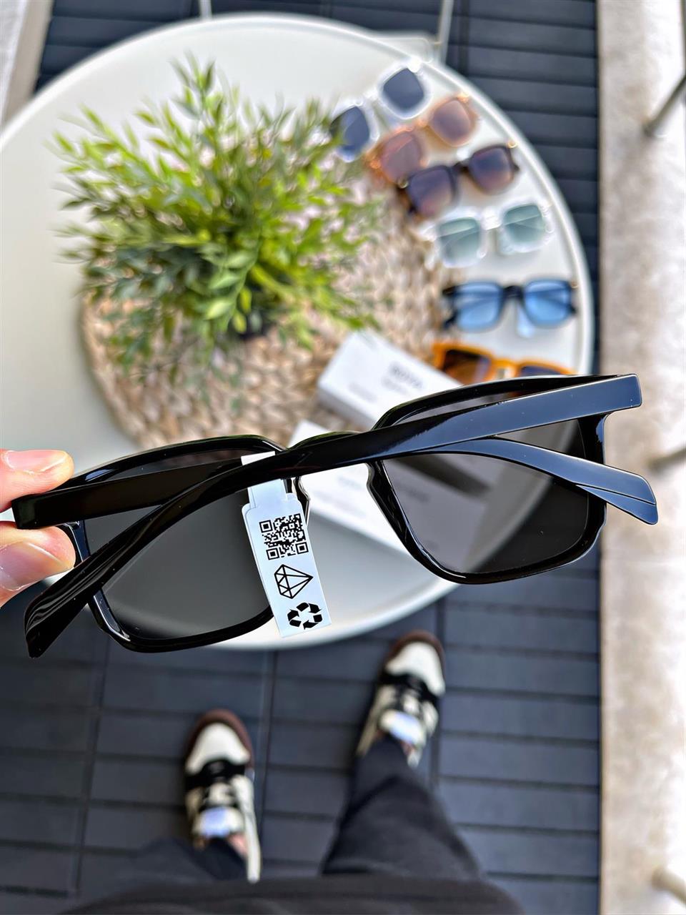 SET OF TWO VINTAGE BLACK-DARK BROWN UNISEX SUNGLASSES