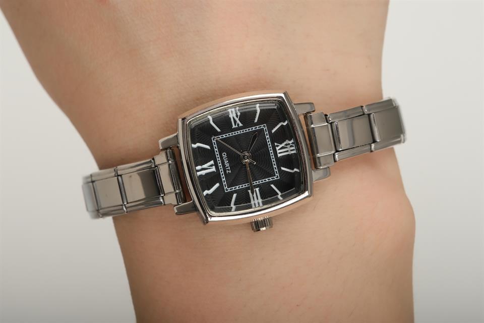 Diora Silver Siyah Kadın Vintage Çelik Kol Saati