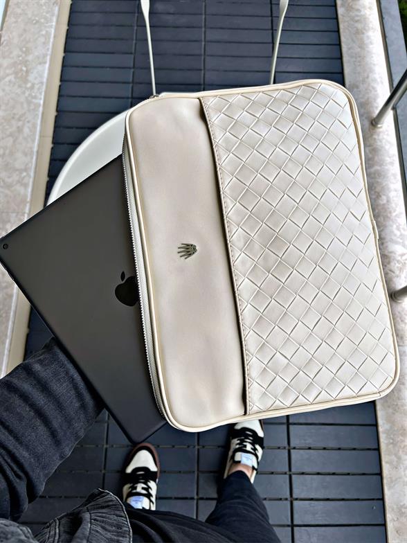 Modern Tasarım Vegan Deri Bej El Çantası 6 Kart, Tablet Telefon Bölmesi ve Fermuarlı Organizer Colorato