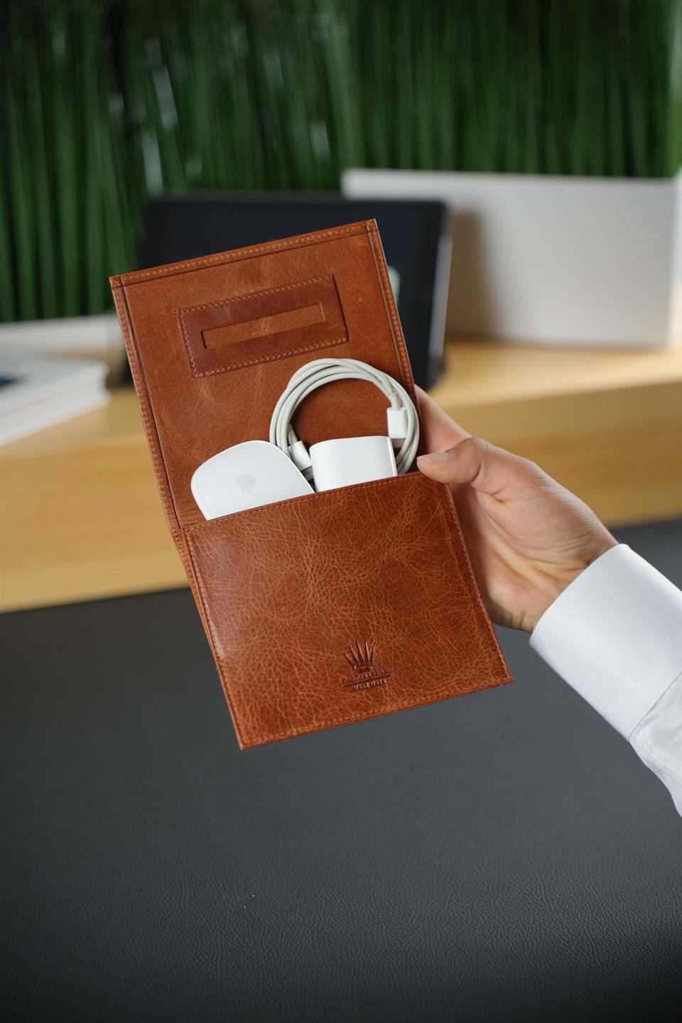 TechGear Taba Hakiki Deri Organizer - Mouse, Şarj Aleti ve Kablo Düzenleyici