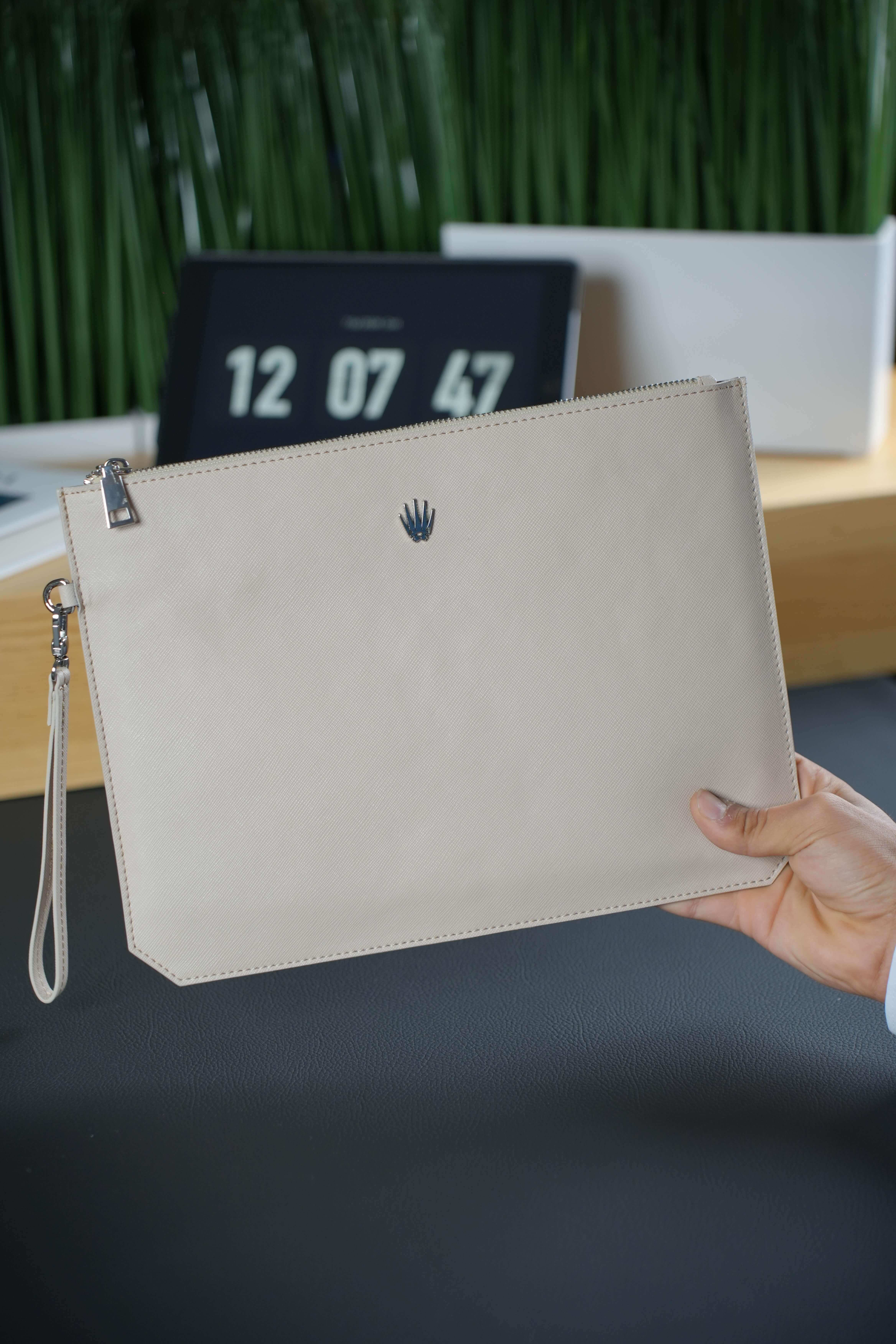 Özel Vegan Deri Bej El Çantası Telefon ve Para Bölmeli El Tutma Askısı Minimalist Portföy Çanta ClutchEl ÇantasıWATCHOFROYALCLUTCH Özel Vegan Deri Bej El Çantası Telefon ve Para Bölmeli El Tutma Askısı Minimalist Portföy Çanta Clutch