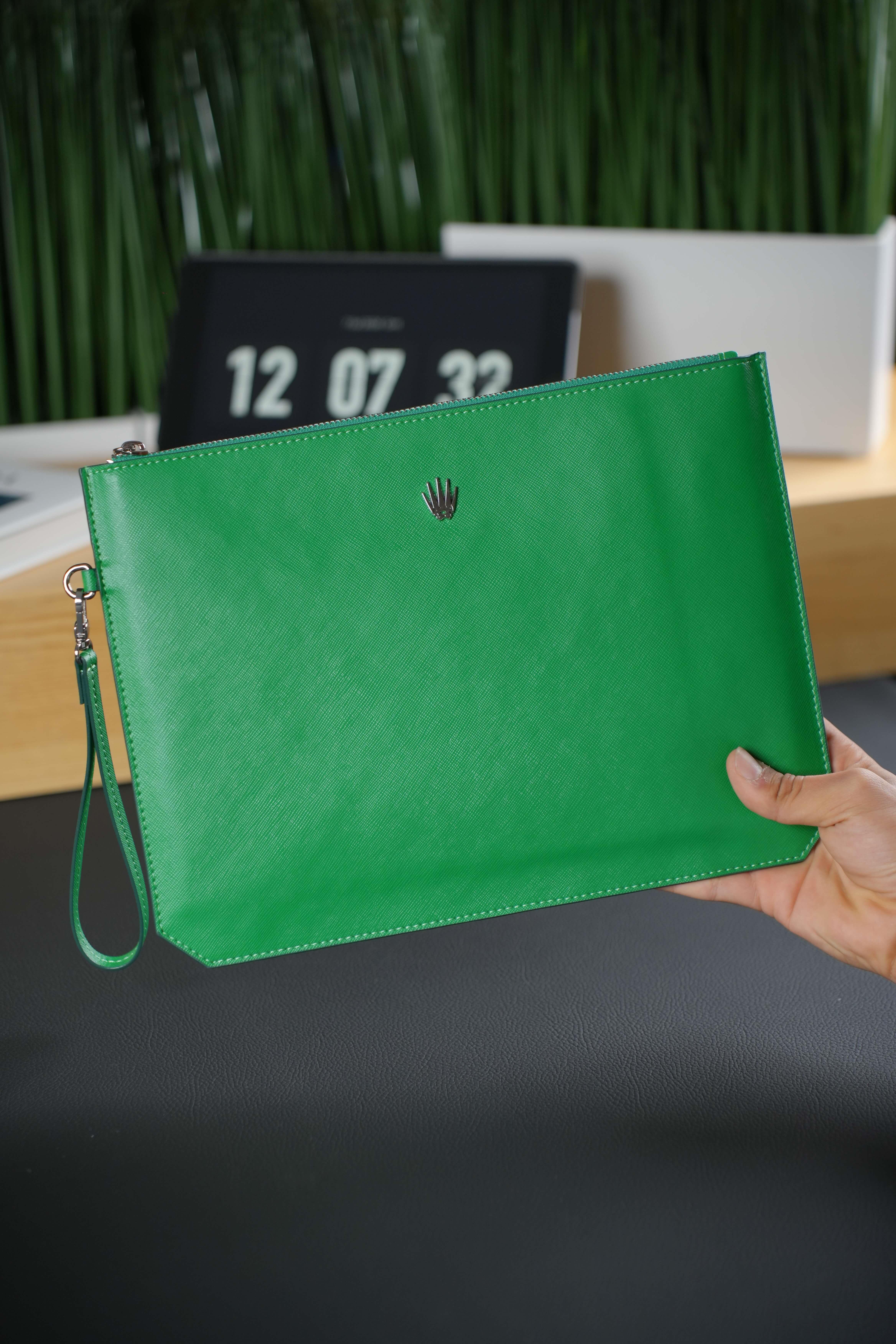 Özel Vegan Deri Yeşil El Çantası Telefon ve Para Bölmeli El Tutma Askısı Minimalist Portföy Çanta ClutchEl ÇantasıWATCHOFROYALCLUTCH Özel Vegan Deri Yeşil El Çantası Telefon ve Para Bölmeli El Tutma Askısı Minimalist Portföy Çanta Clutch