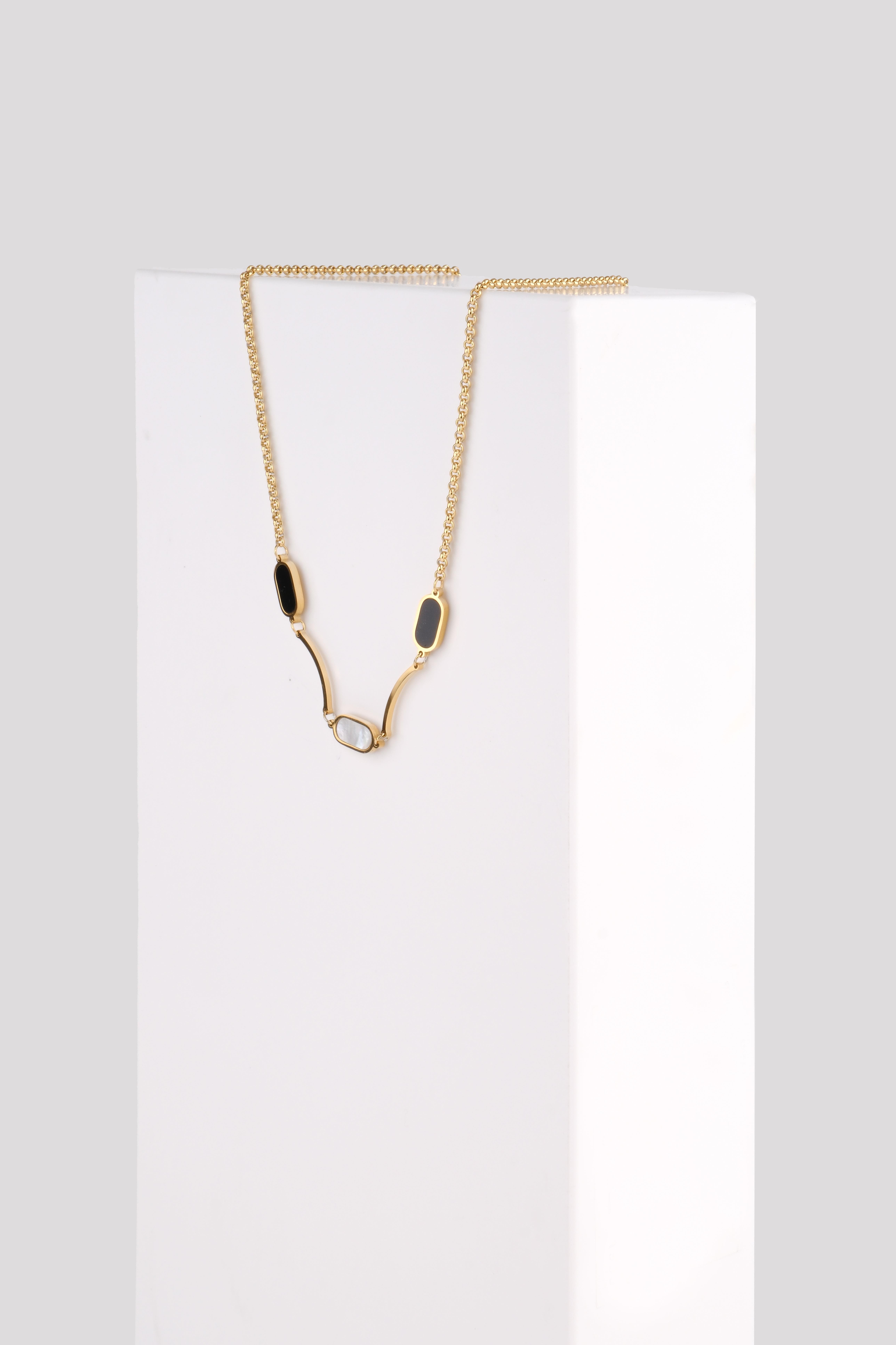 STELLA  GOLD   ÇELİK KOLYE GİYİMWATCHOFROYALSTELLASTELLA  GOLD   ÇELİK KOLYE 