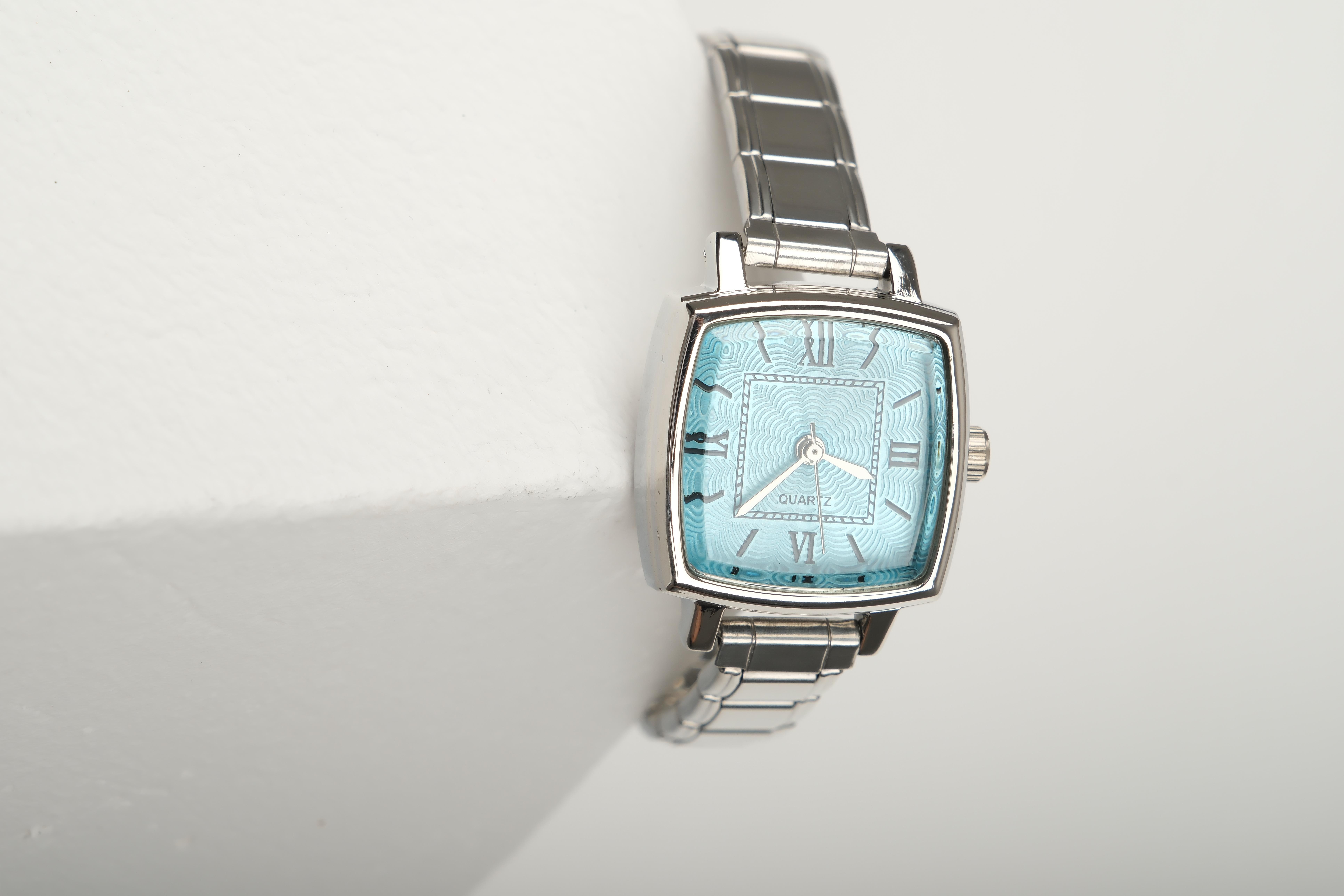 Diora Silver Mavi Kadın Vintage Çelik Kol SaatiKadın SaatWATCHOFROYALDioraDiora Silver Mavi Kadın Vintage Çelik Kol Saati