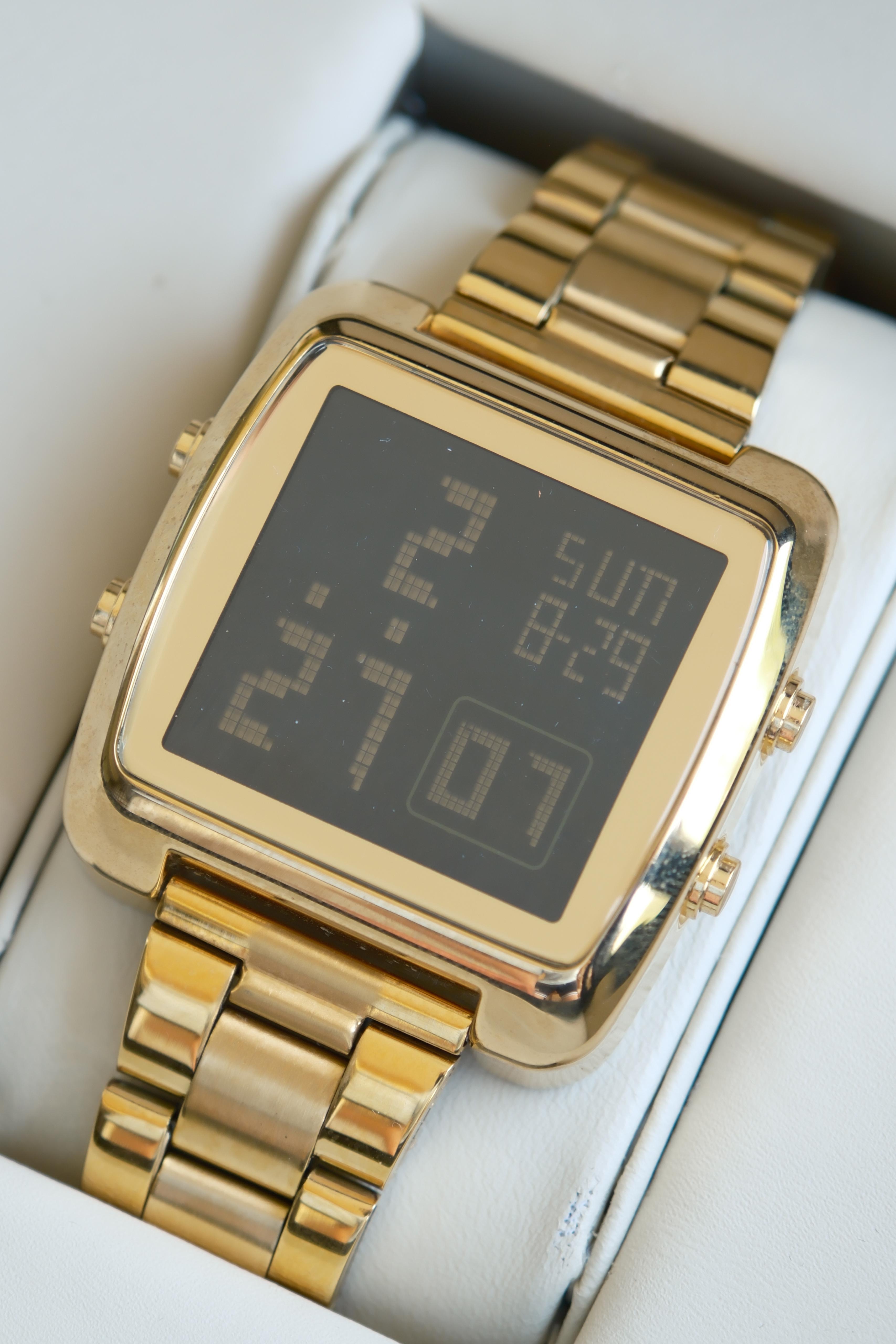 DIGITAL LED GOLD WRISTWATCHWatchesWATCHOFROYALDGTLGOLDLEDDIGITAL LED GOLD WRISTWATCH