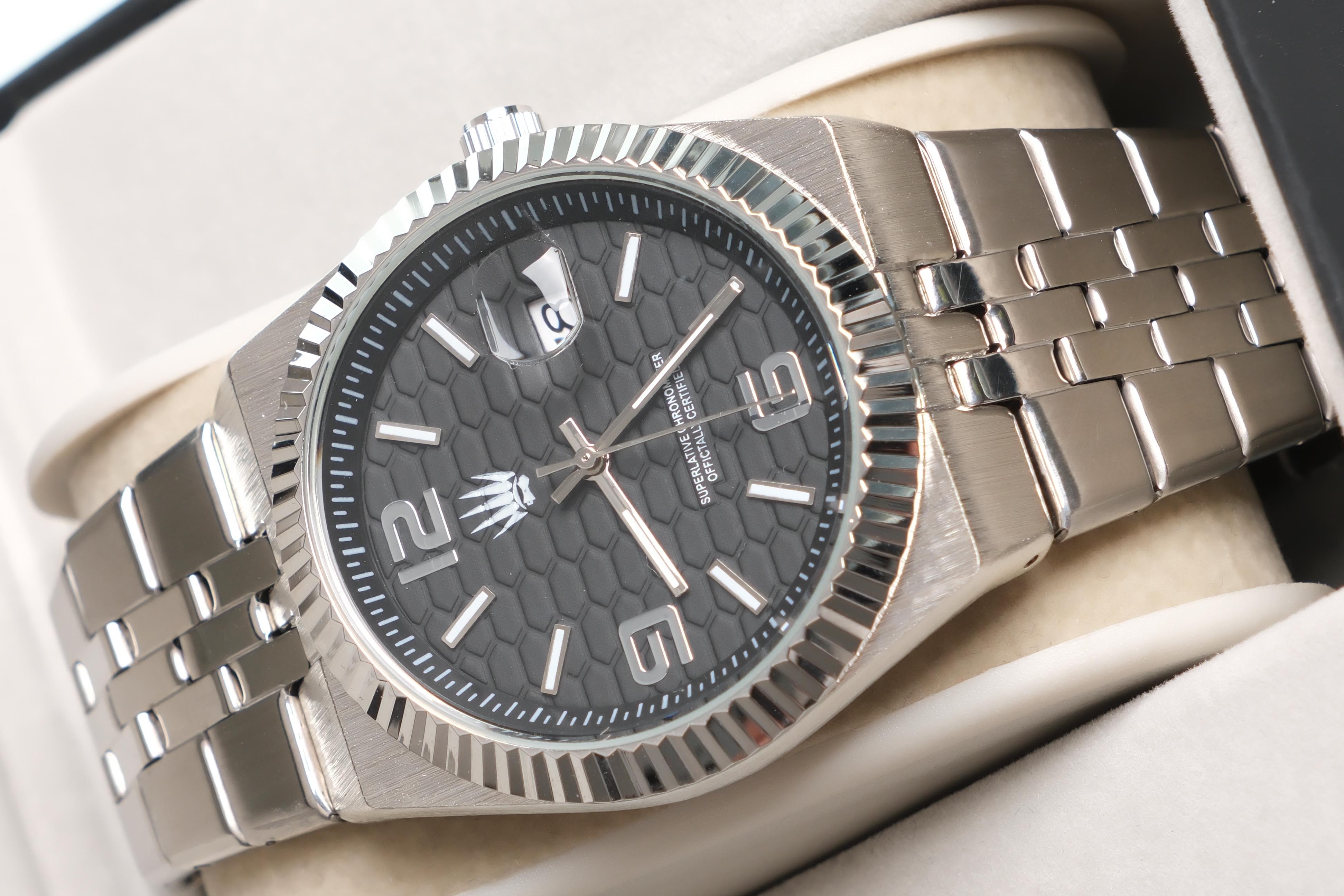 Hexora Prime Silver Black Çelik Kol SaatiWatchesWATCHOFROYALHexora PrimeHexora Prime Silver Black Çelik Kol Saati