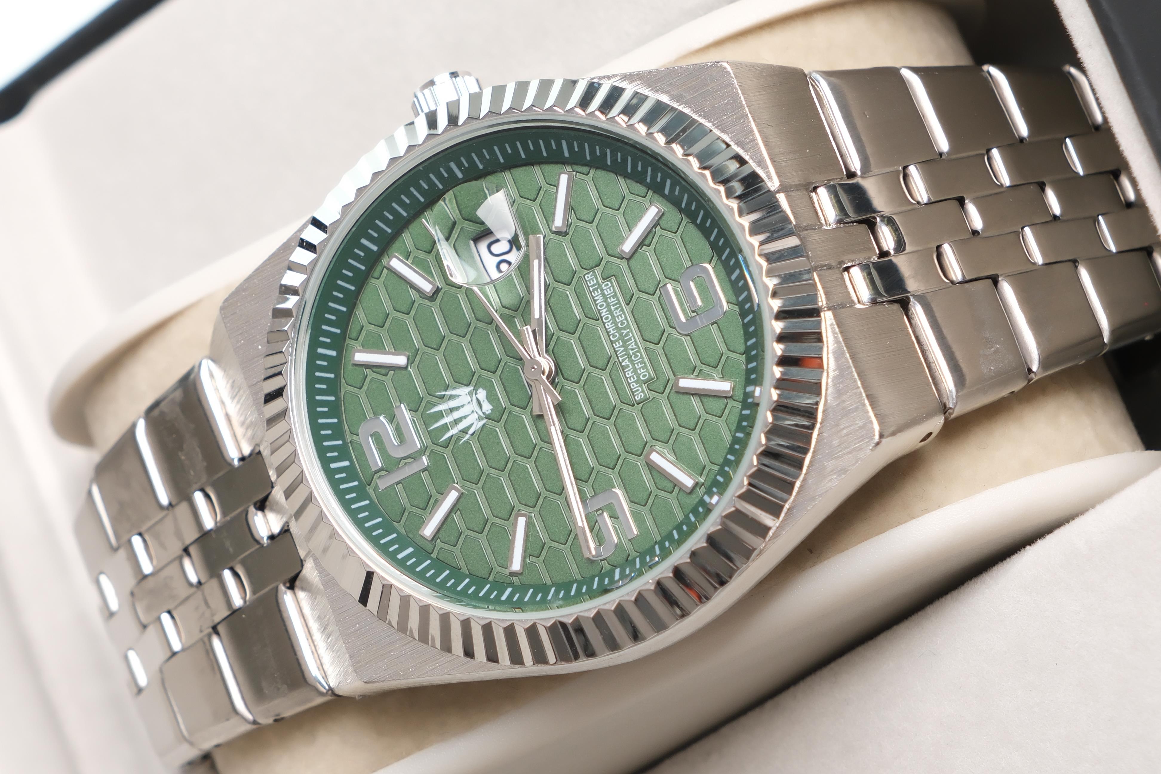 Hexora Prime Silver Green Çelik Kol SaatiWatchesWATCHOFROYALHexora PrimeHexora Prime Silver Green Çelik Kol Saati