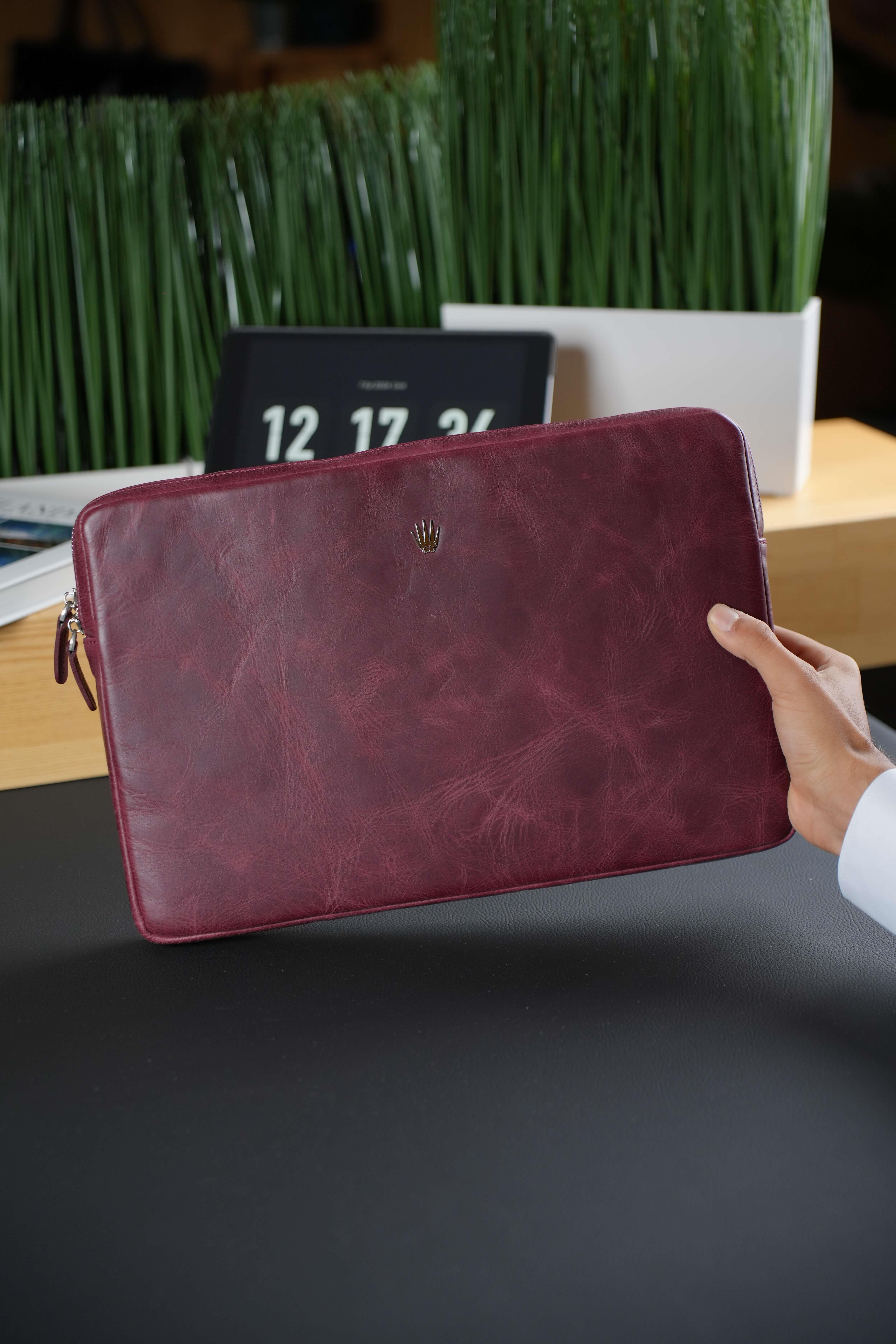 Premium Hakiki Deri Tiguan Bordo El Çantası Fermuarlı Portföy Notebook Organizatör BouchesLaptop&Evrak ÇantasıWATCHOFROYALBOUCHESPremium Hakiki Deri Tiguan Bordo El Çantası Fermuarlı Portföy Notebook Organizatör Bouches