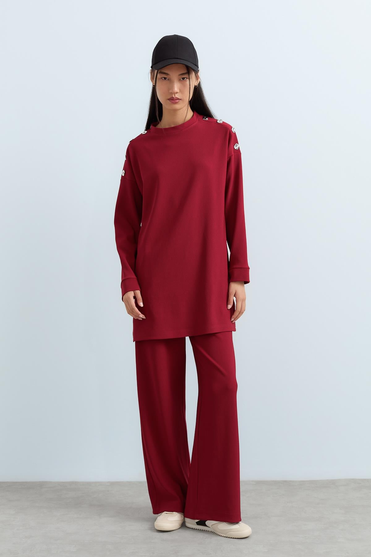 NİHAN Takım Nihan Omuzları Çıt Çıt Detaylı Pantolon Tunik Takım  Bordo_modest