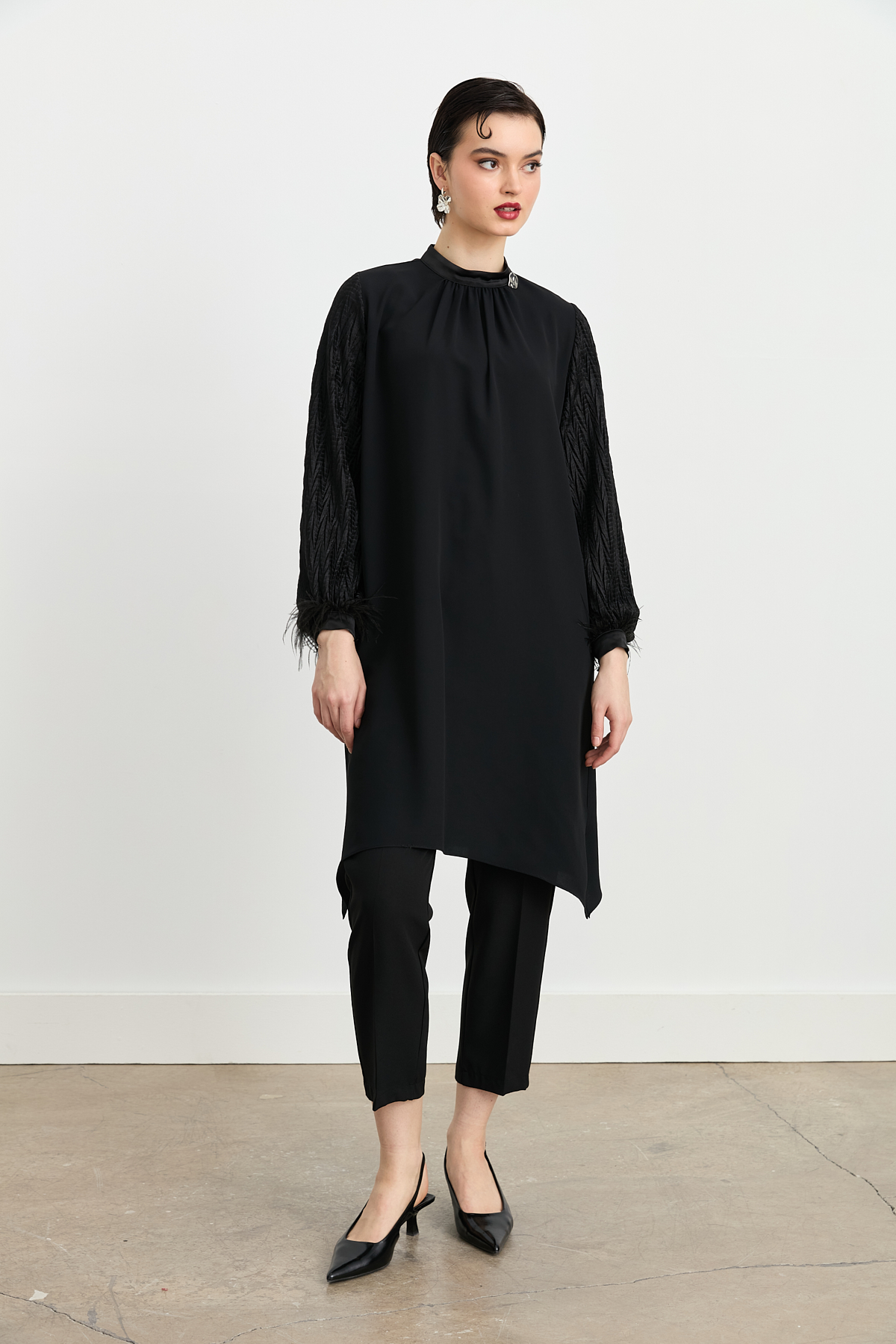 NİHAN Tunik Nihan Saten Detaylı Broş Aksesuarlı Tunik  Siyah_modest