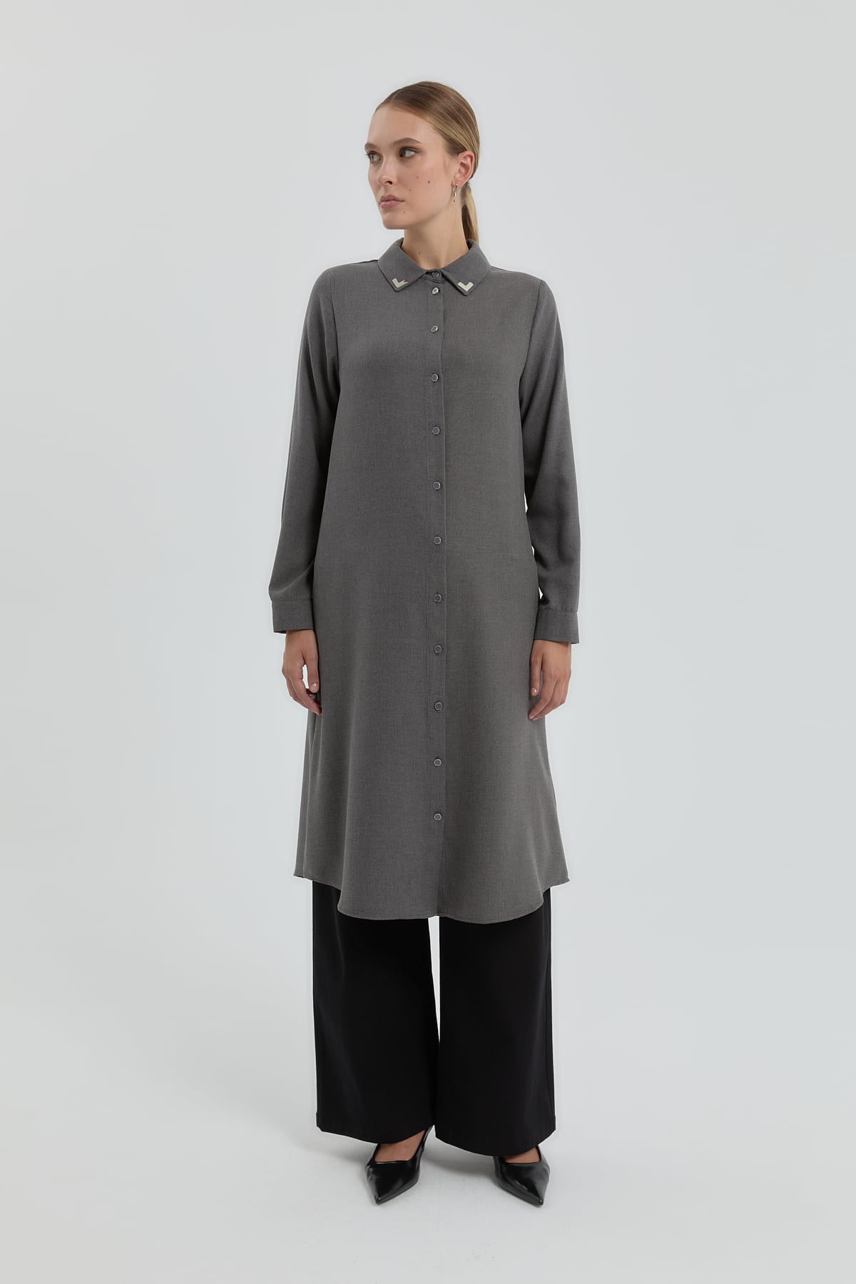 NİHAN Tunik Nihan Yaka Aksesuarlı Tunik  Füme_modest