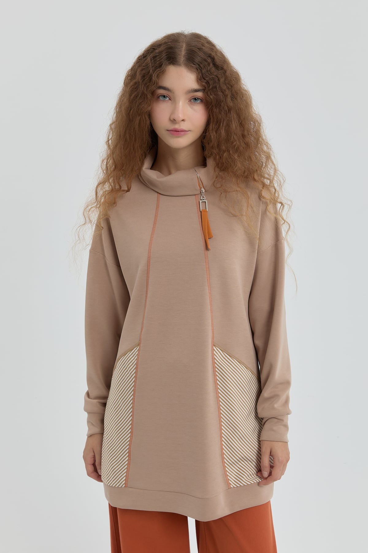 NİHAN Sweat Nihan Yaka Detaylı Garnili Sweat  Camel_modest