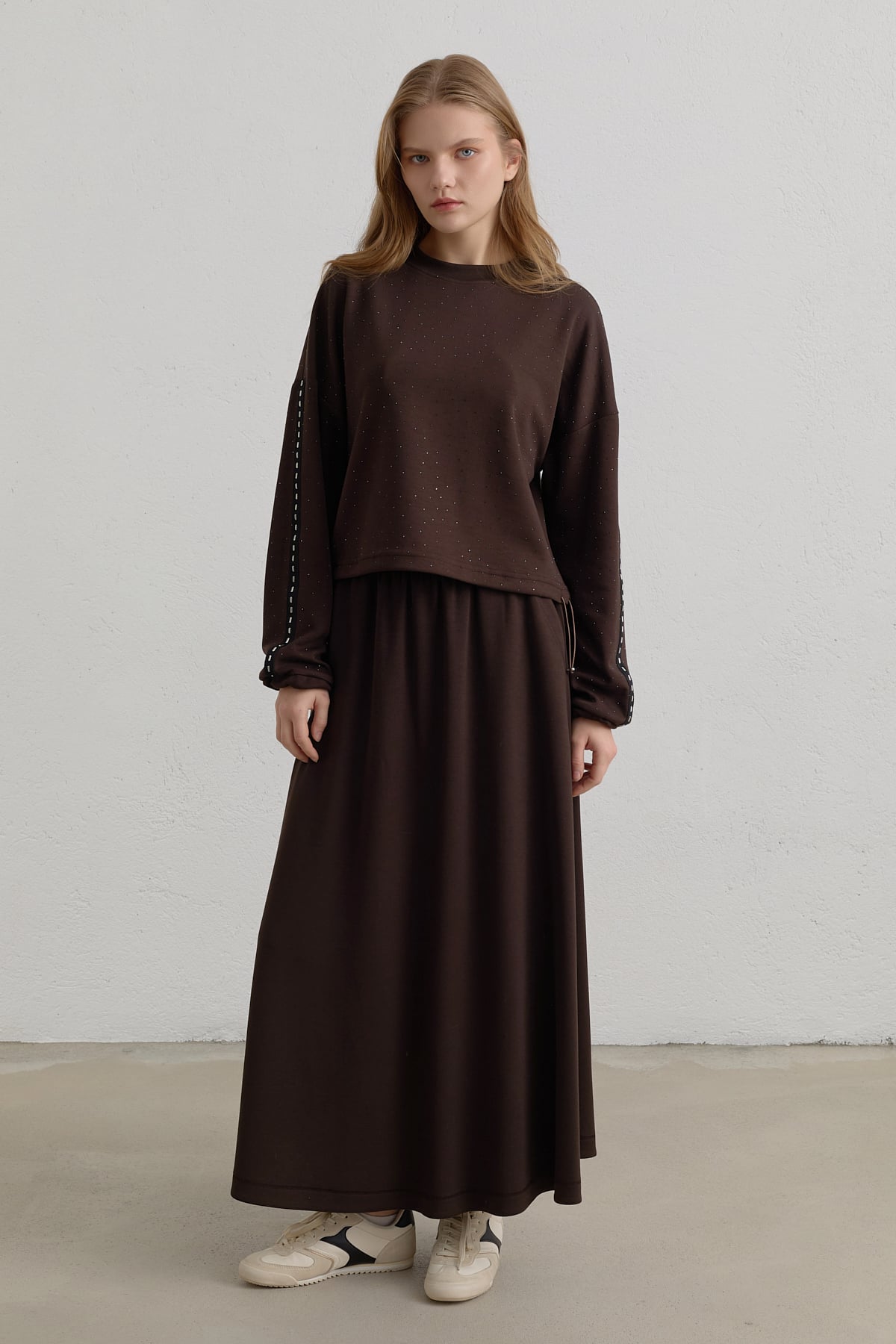 Parlak Taşlı Kolları Şeritli Örme Etek Bluz Takım  Kahve