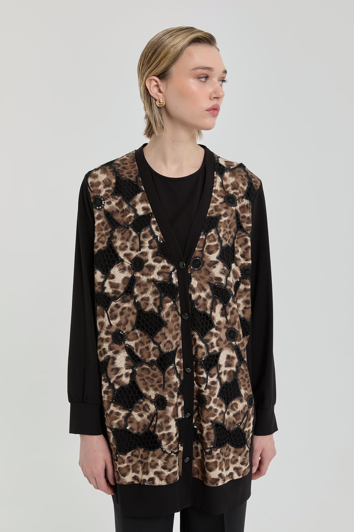 Rahat Kalıp Leopar Detaylı Rayon Hırka  Siyah