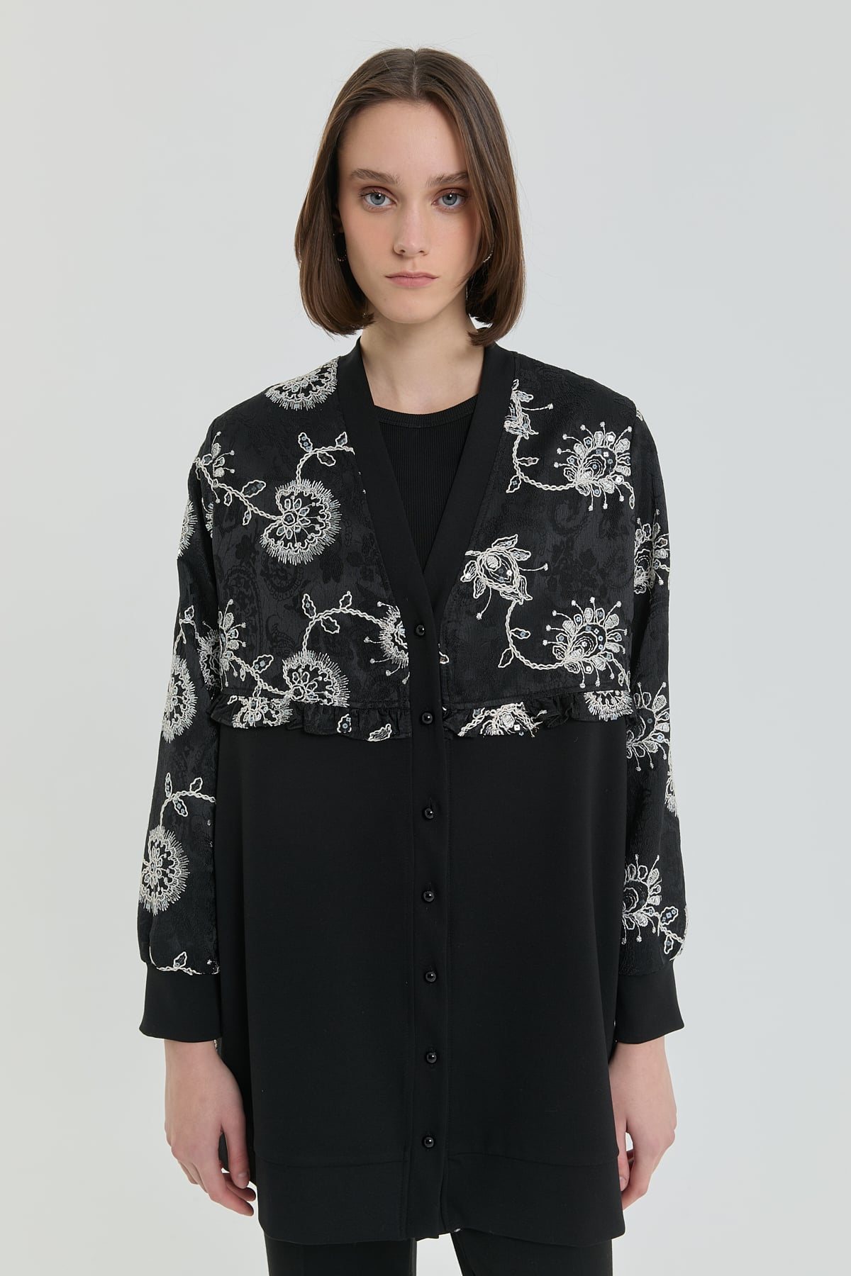 Rahat Kalıp Nakış Detaylı Örme Hırka  Siyah