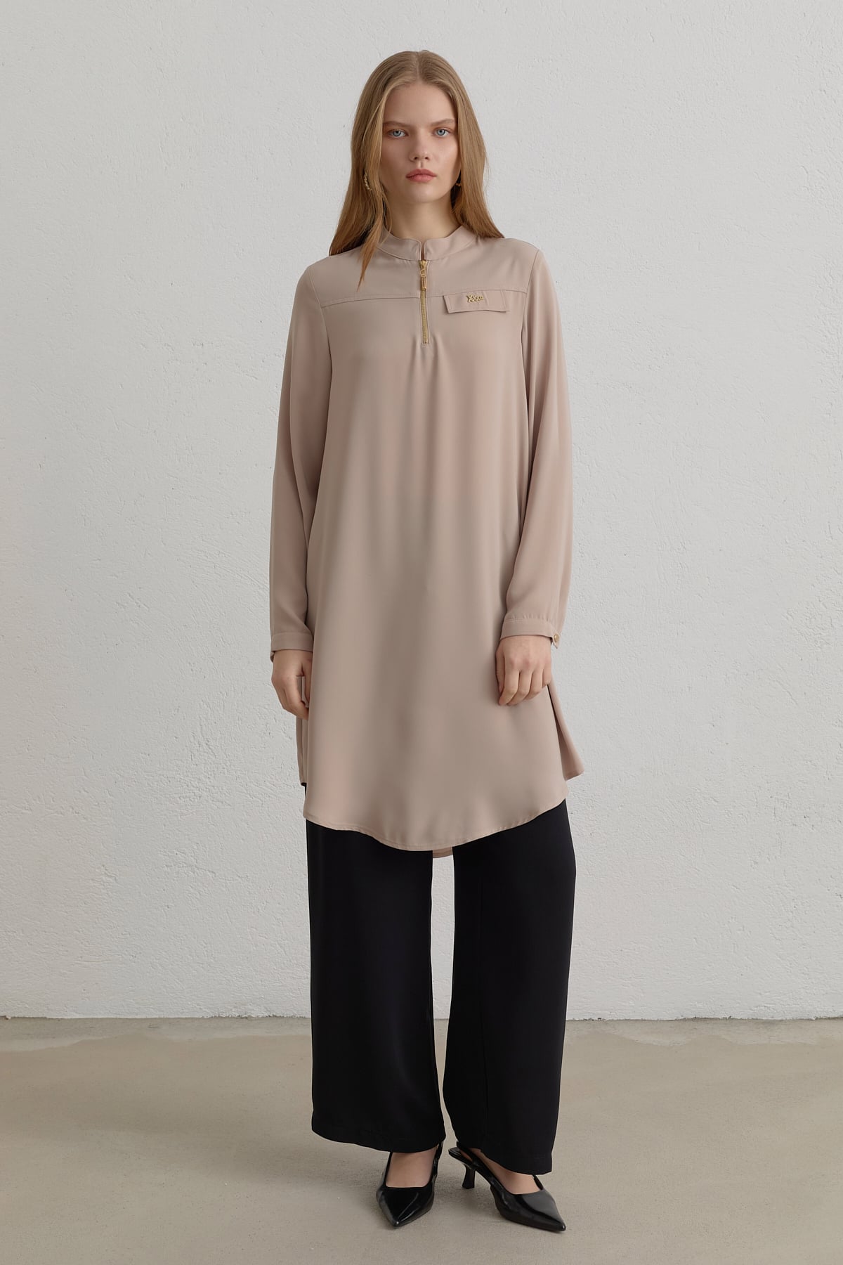 Fermuar Detaylı Hakim Yaka Basic Tunik  Bej