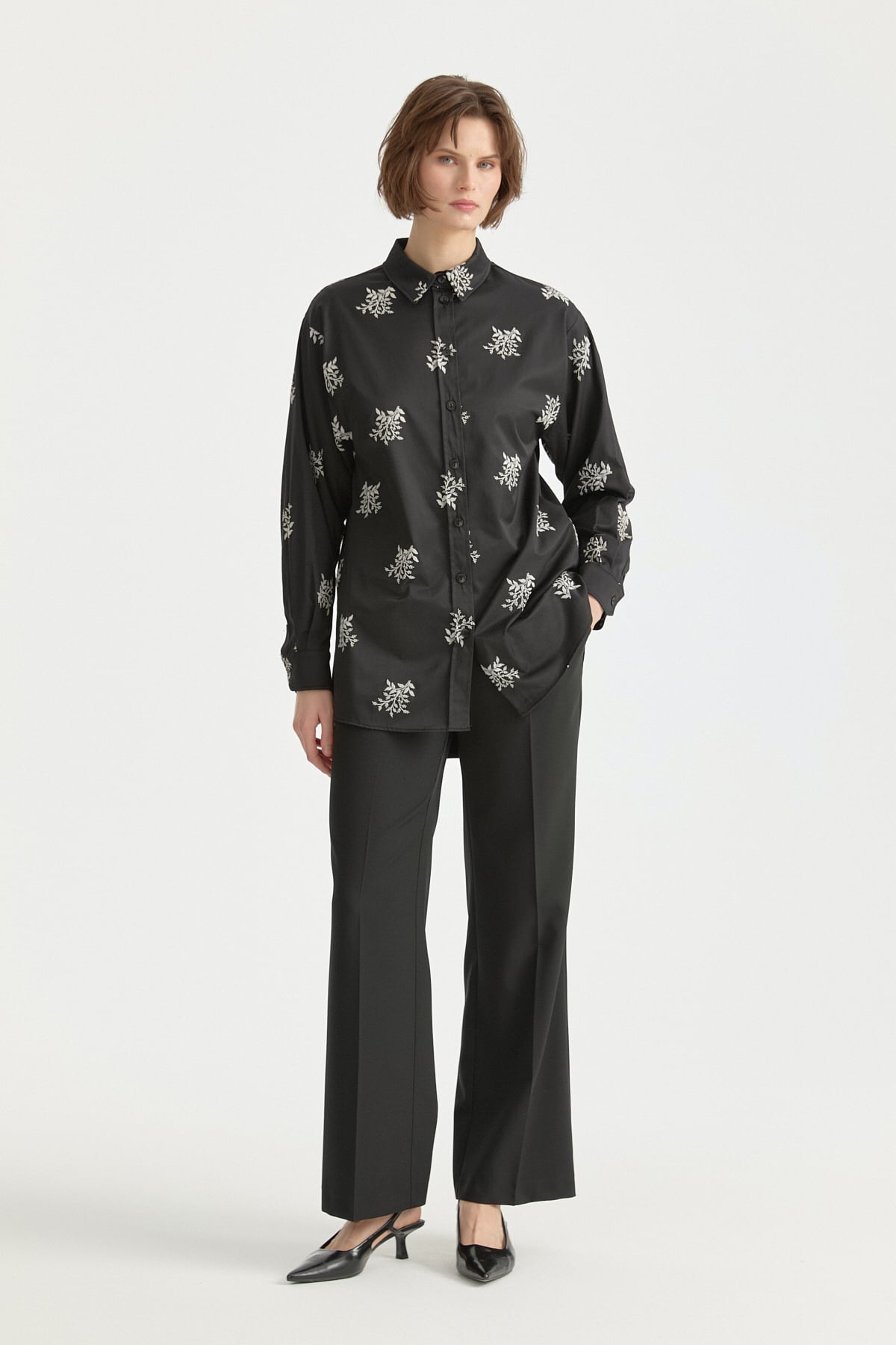 Nakışlı Gömlek Yaka Tunik  Siyah