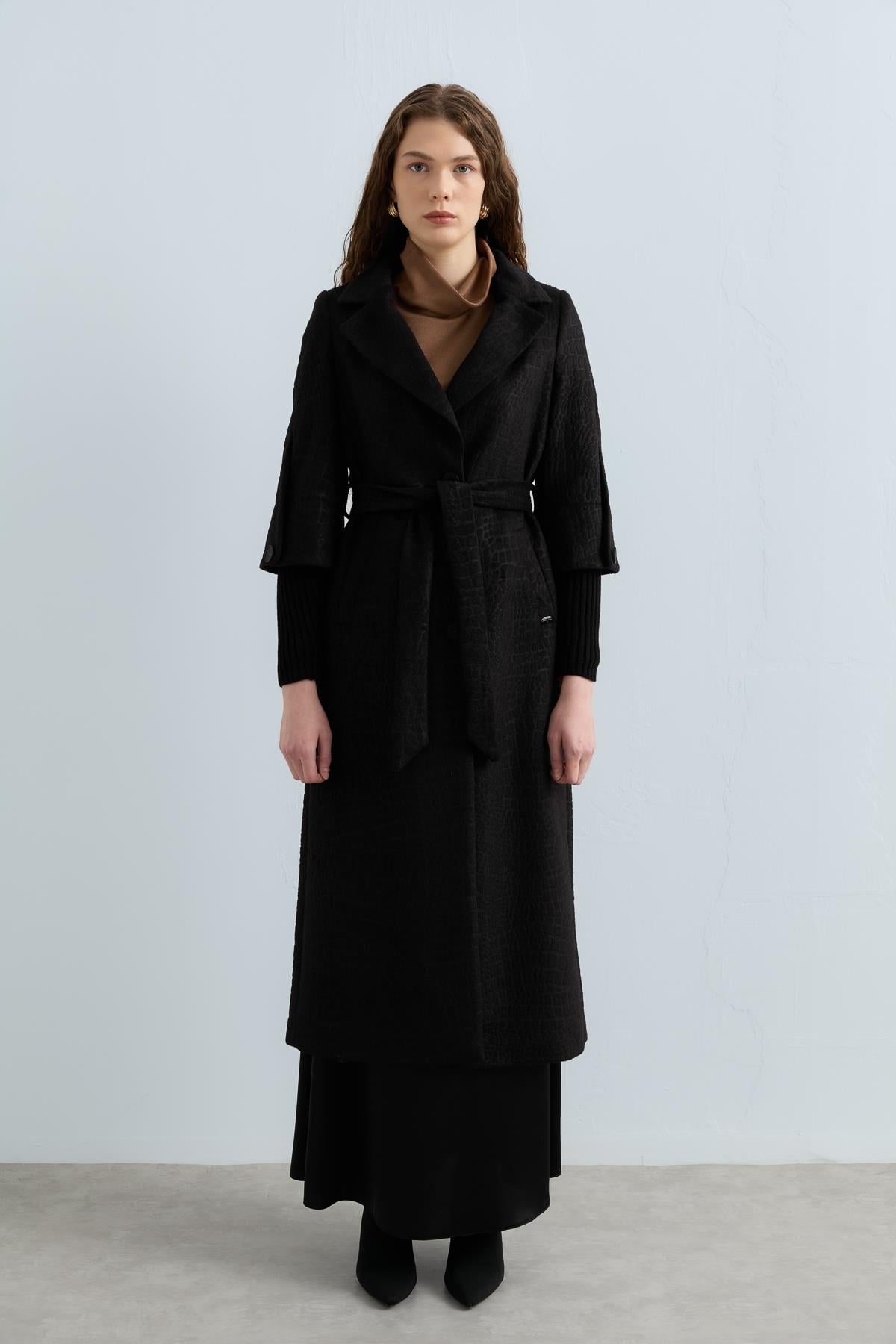 NİHAN Manto Nihan Crocidile Desenli Kuşaklı Manto  Siyah_modest