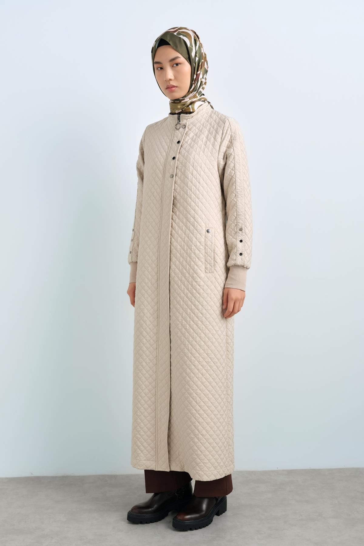 NİHAN Pardesü Nihan İnce Kapitone Çıt Çıt Detaylı Ribanalı Pardesü  Taş_modest