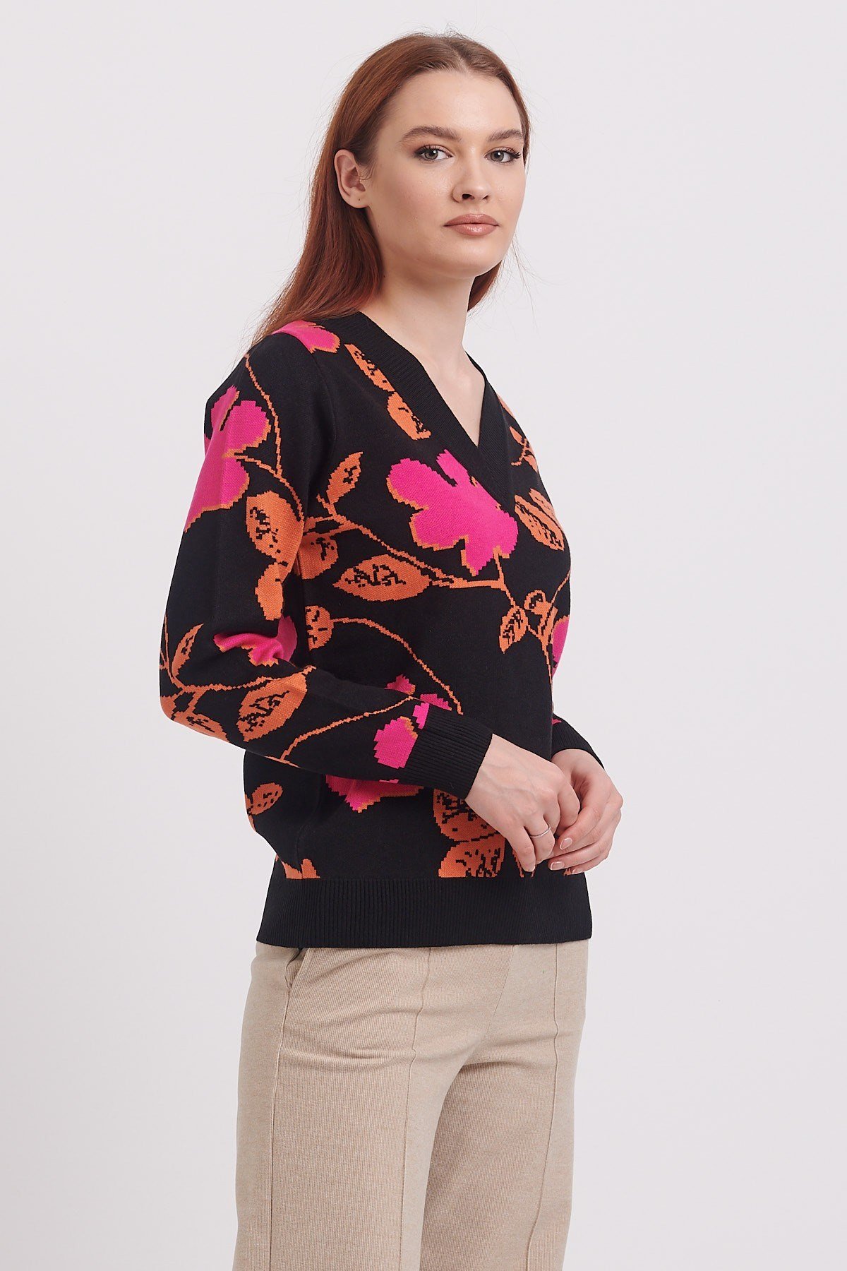 Nihan V-Necked Floral Patterned Knit Sweater Black