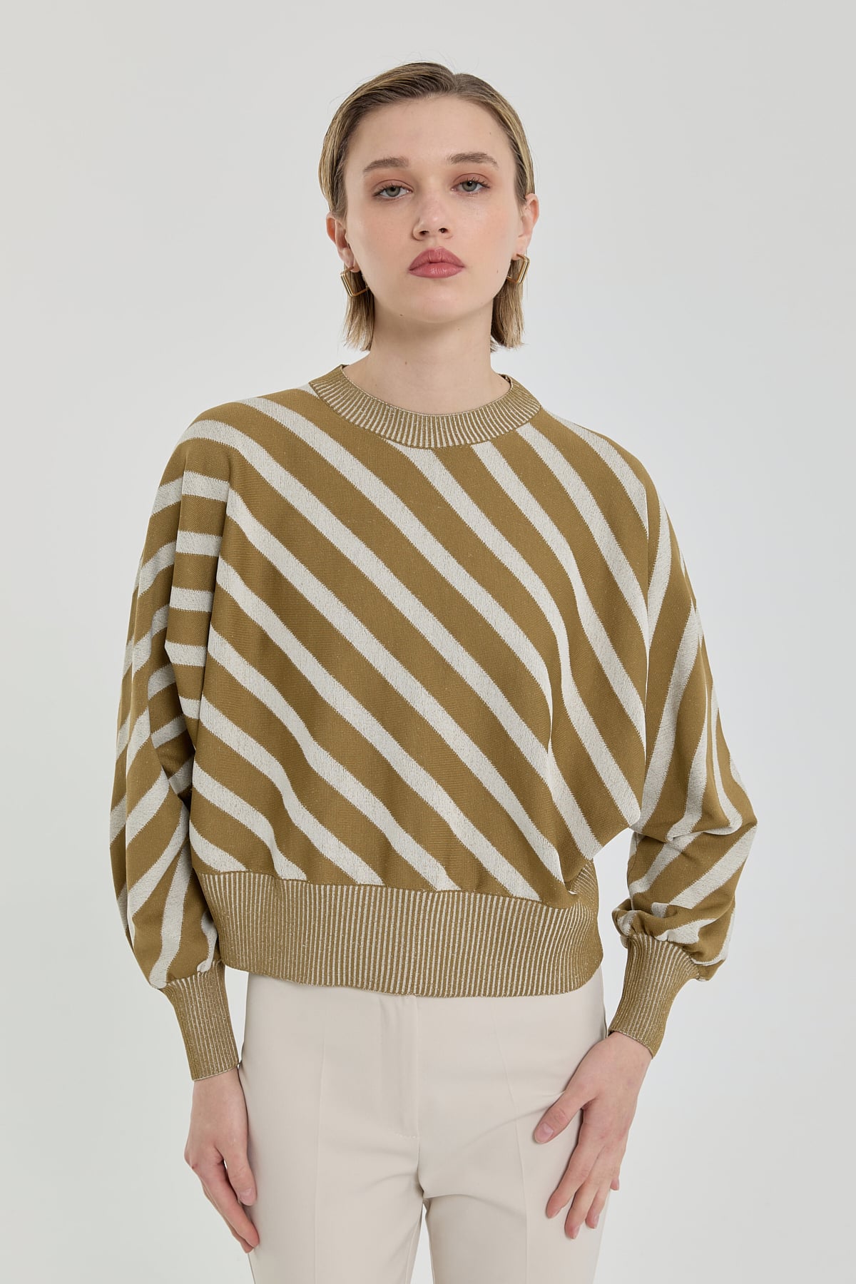 Nihan Yarasa Kollu Crop Kazak  Olive