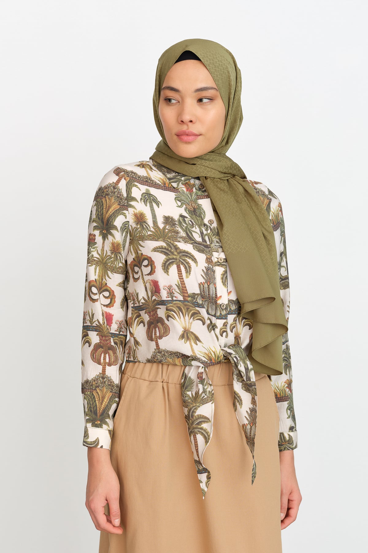 NİHAN Shirts Nihan Bağlama Detaylı Palmiye Desenli Crop Gömlek  Haki_modest