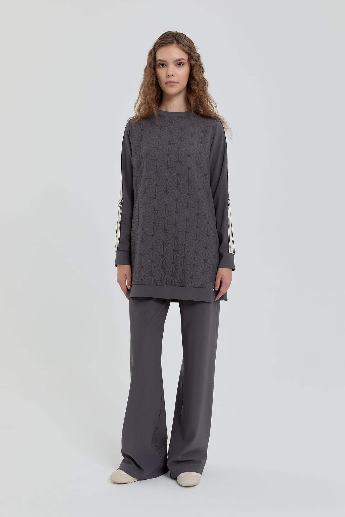 NİHAN Suits Nihan İnce Kapitone Garnili Örme Pantolon Tunik Takım  Füme_modest