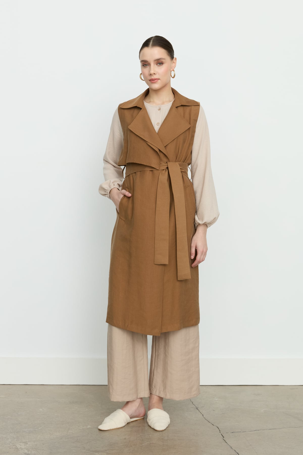 NİHAN Yelek Nihan Kuşaklı Kruvaze Tencel Yelek  Açık Kahve_modest